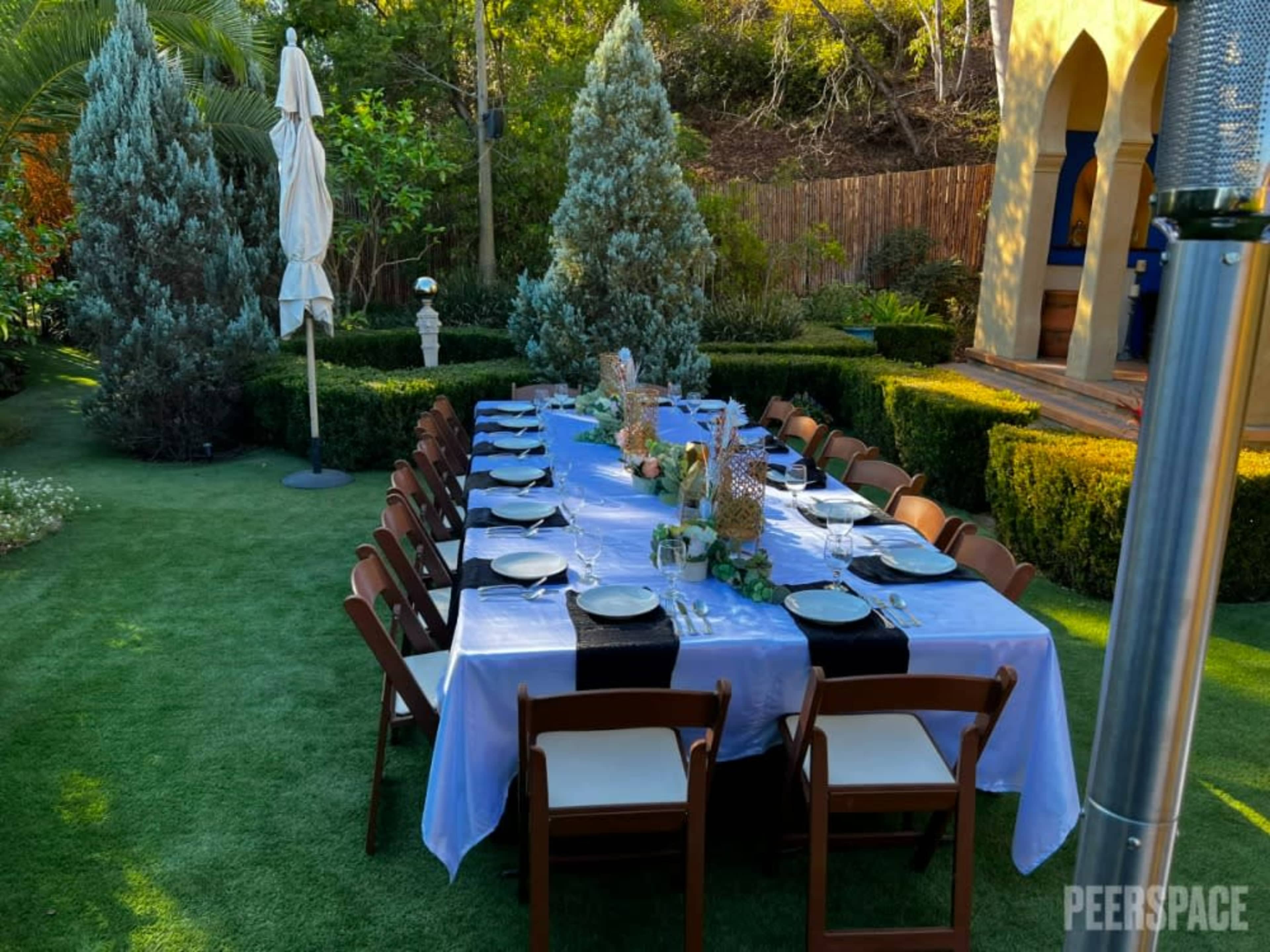 Rectangular formal seating for 16 people