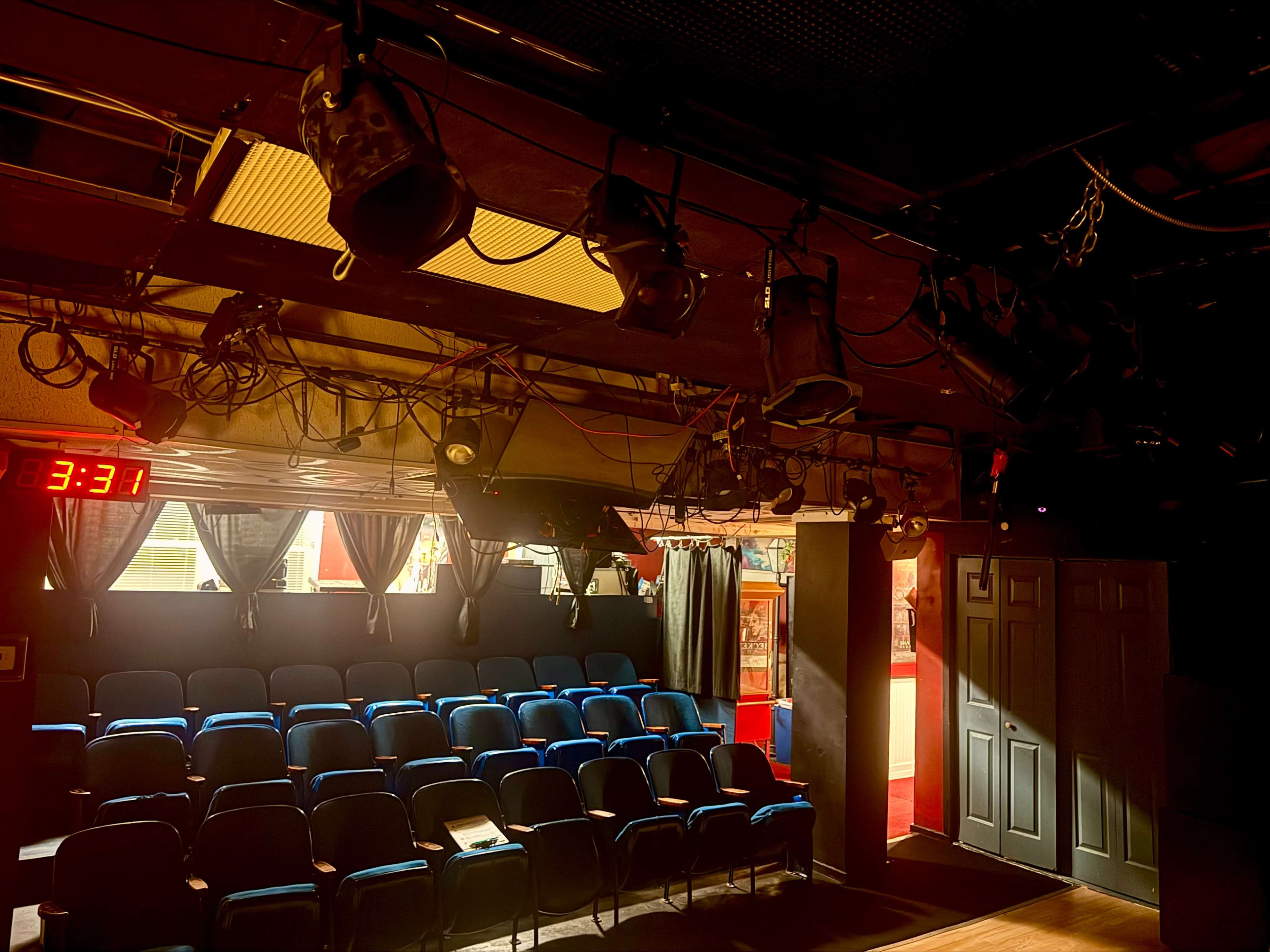 Versatile 1,700 sq ft Industrial Theater Studio. Image in Bucktown, Chicago, IL