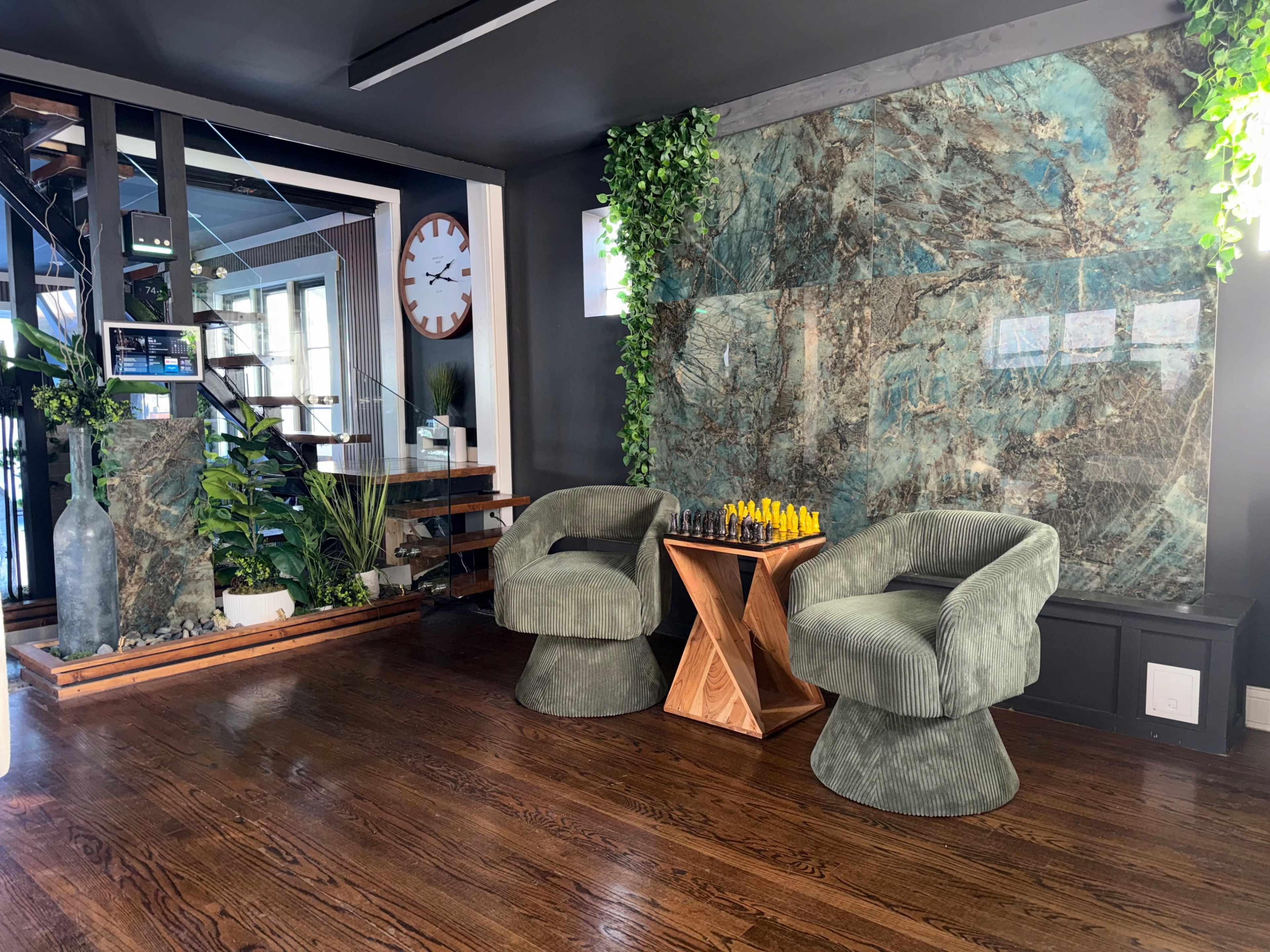 Designer Chicago Cape Cod with Cinematic Luxury Touches & Earth Tones Hues Image in Calumet Heights, Chicago, IL