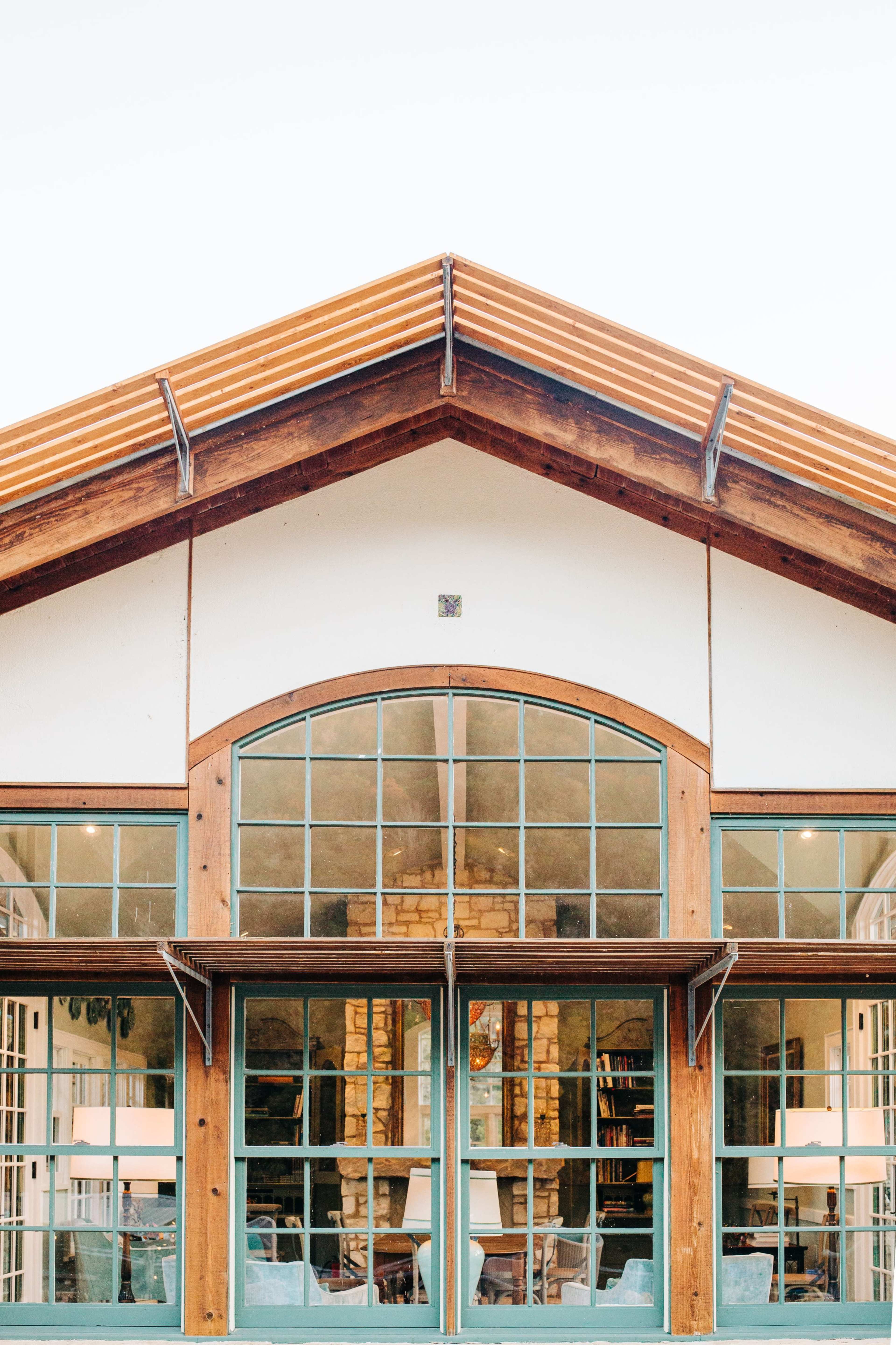 Lakeside Garden with Community Farm Table Image in Lakeside Terrace, Austin, TX