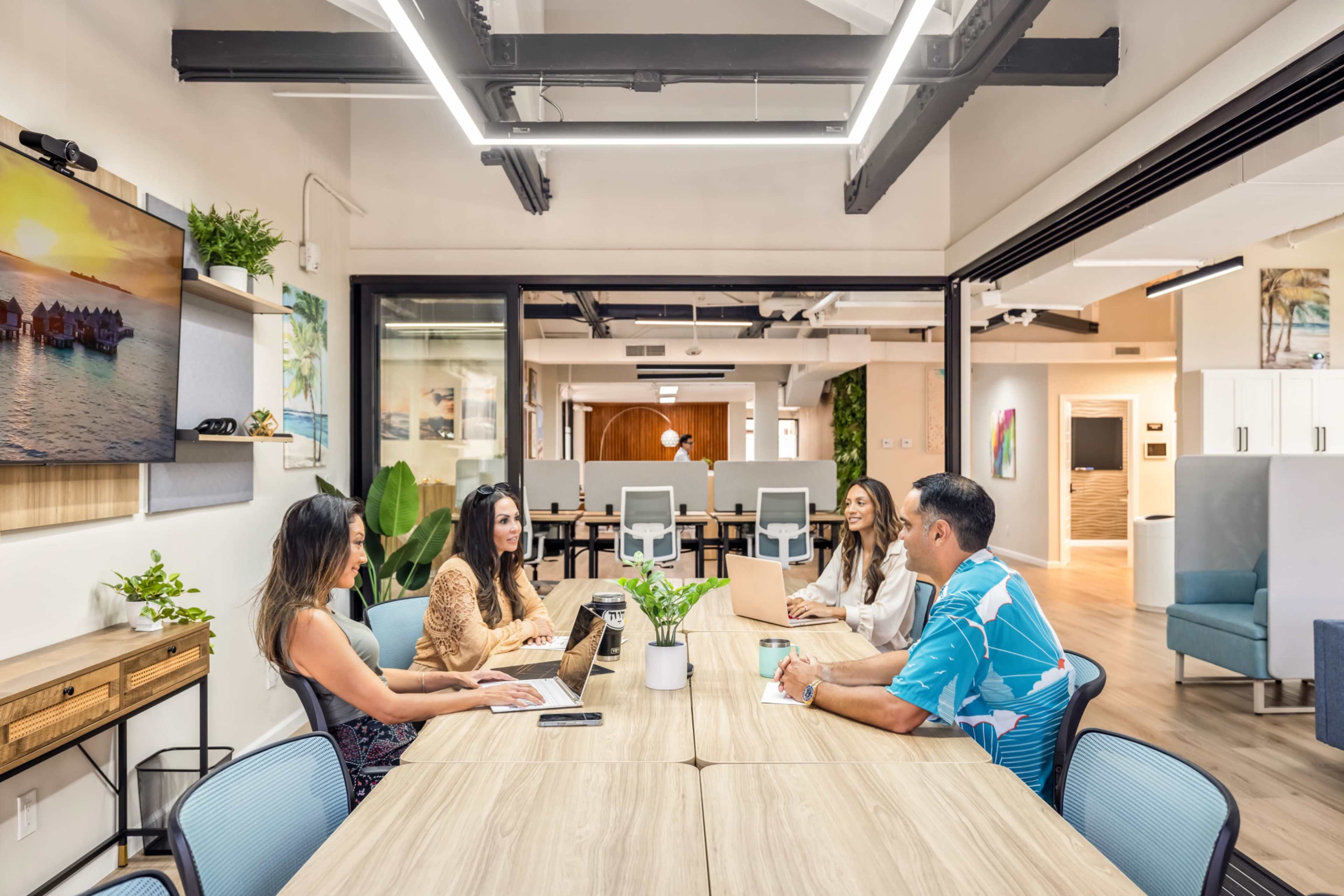 20-Person Professional Conference Room Image in Waikiki, Honolulu, HI