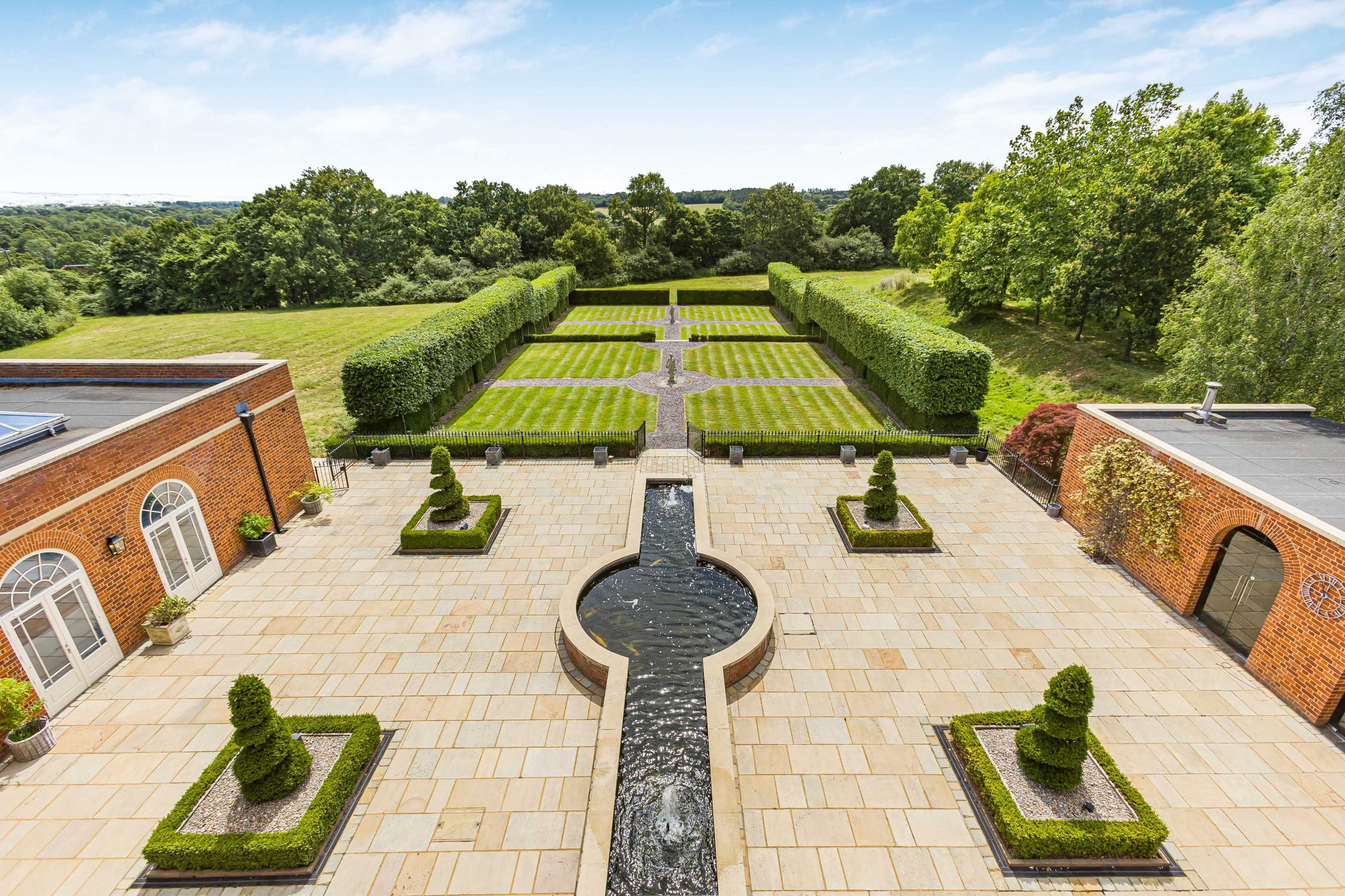 Regency House with Indoor Swimming Pool, Indoor Bar and Helipad Image in , Hertfordshire, ENG