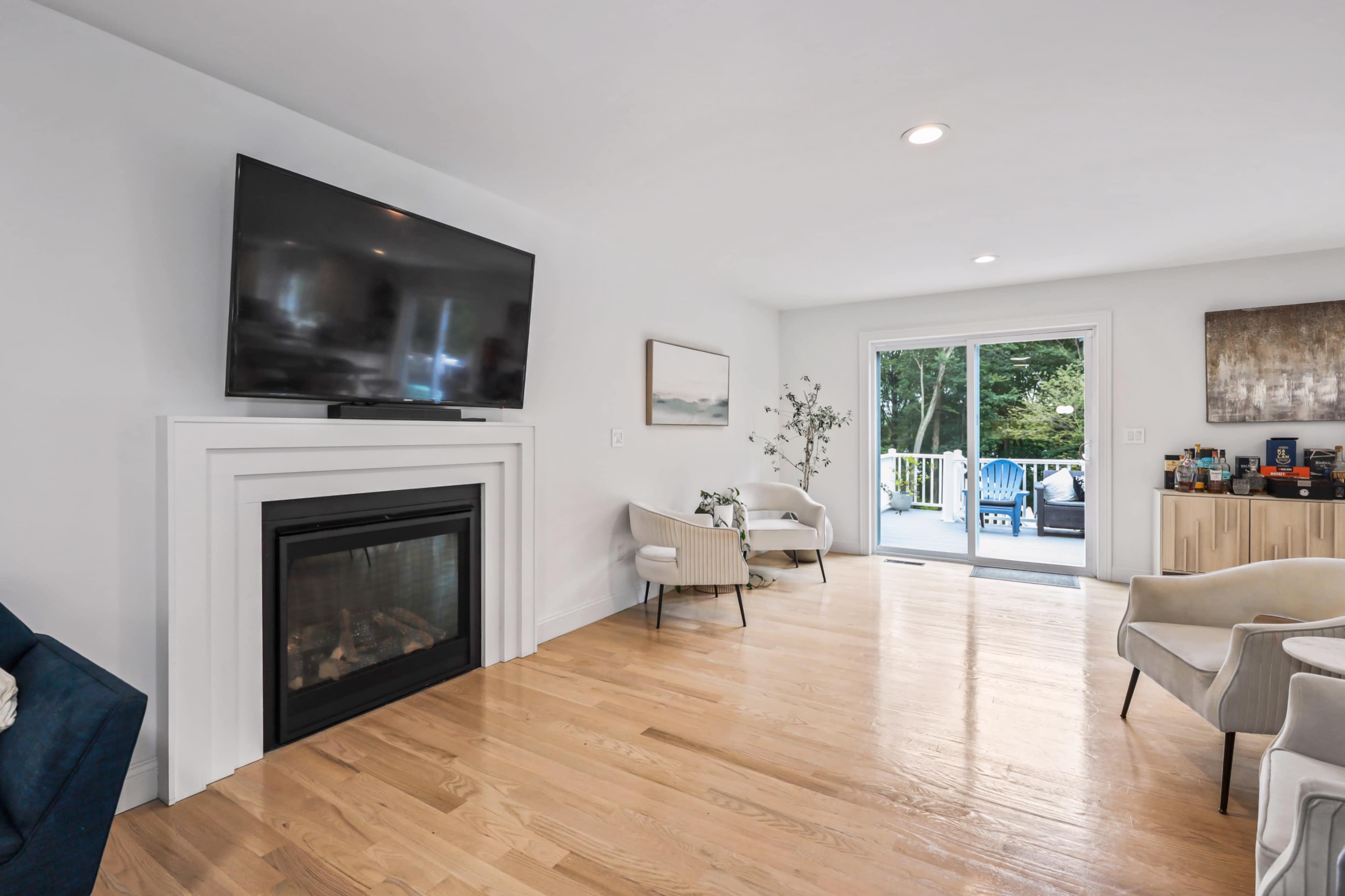 Roomy Colonial- Seasonal Lake Views Image in Wolcott, Wolcott, CT