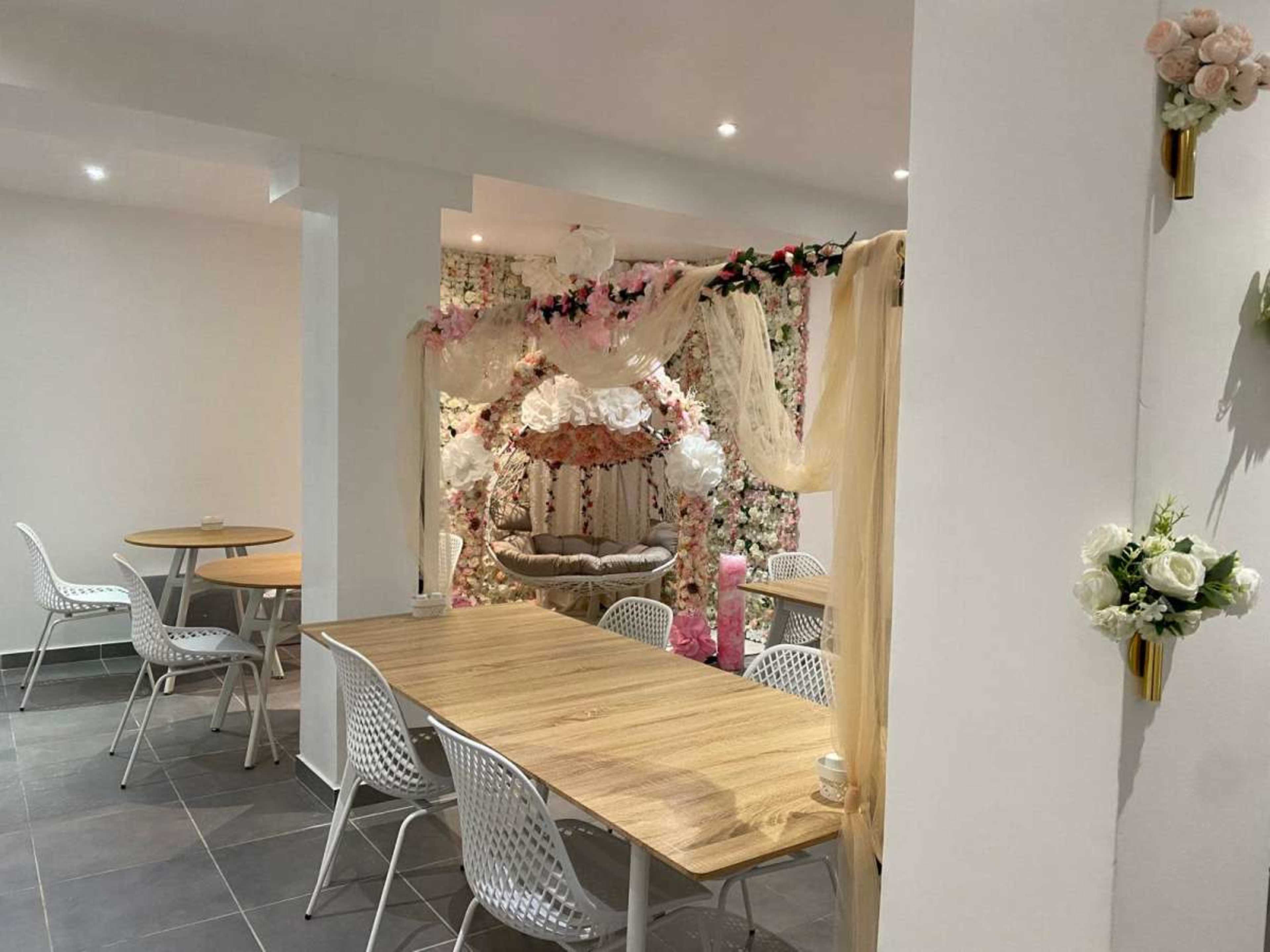 Lieu Instagrammable : Décoration chic pour photos et événements Image in , MONTLUEL