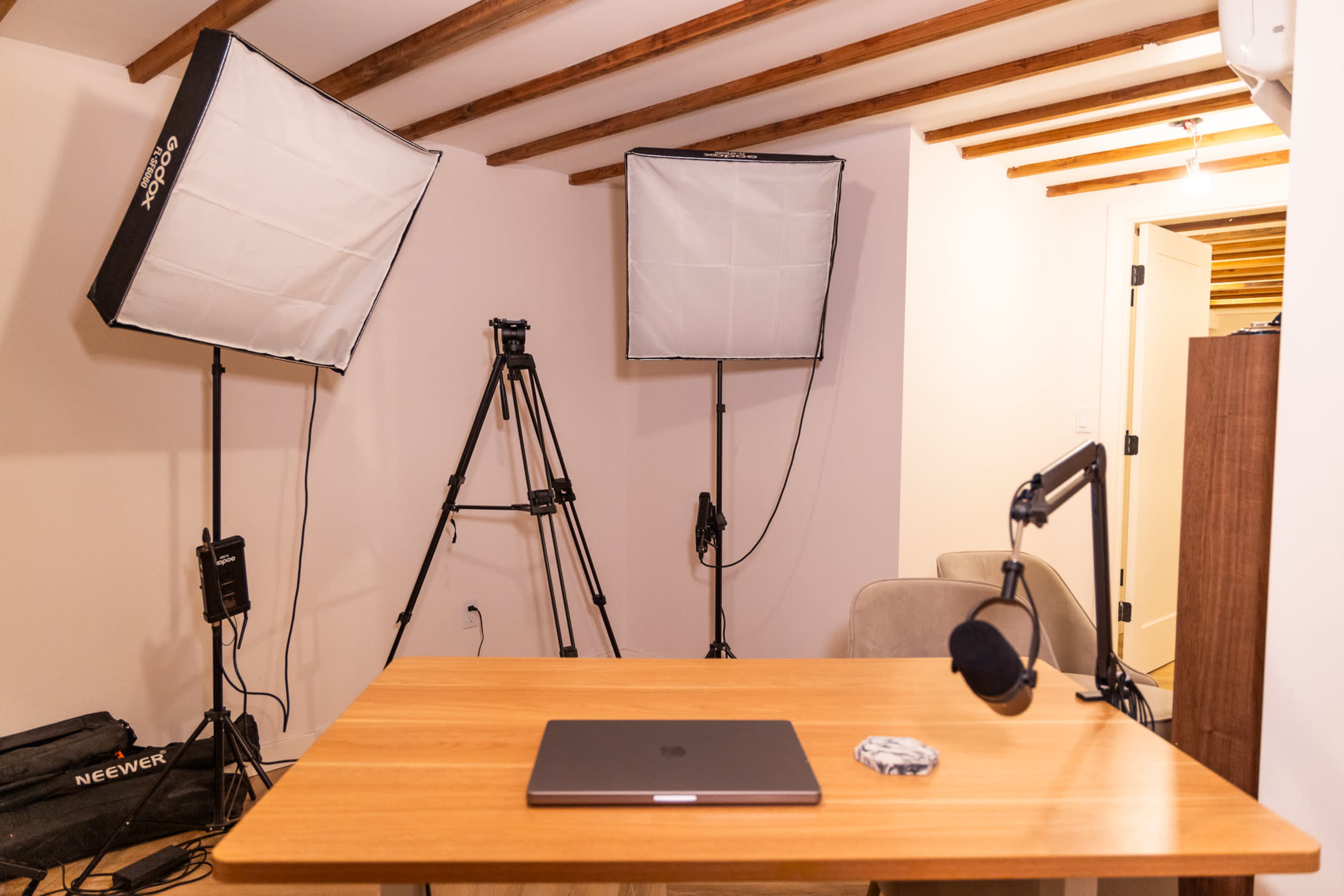 Affordable 1-2 Host Podcast/YouTube Filming Space Image in Astoria, New York, NY