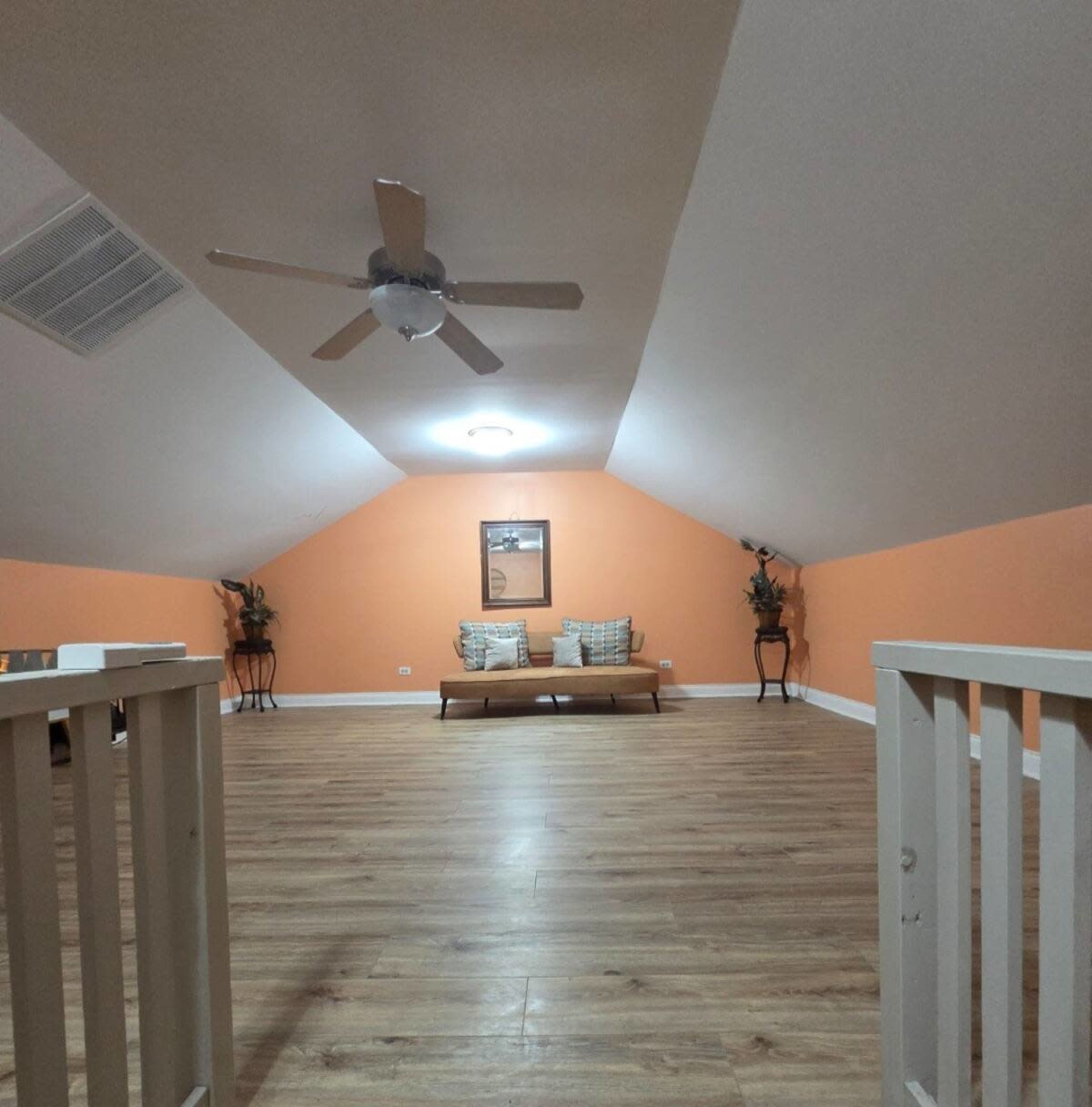 Cozy 3-Bedroom Retreat with Bonus Loft in Chicago South Suburbs Image in Calumet Township, Calumet Park, IL