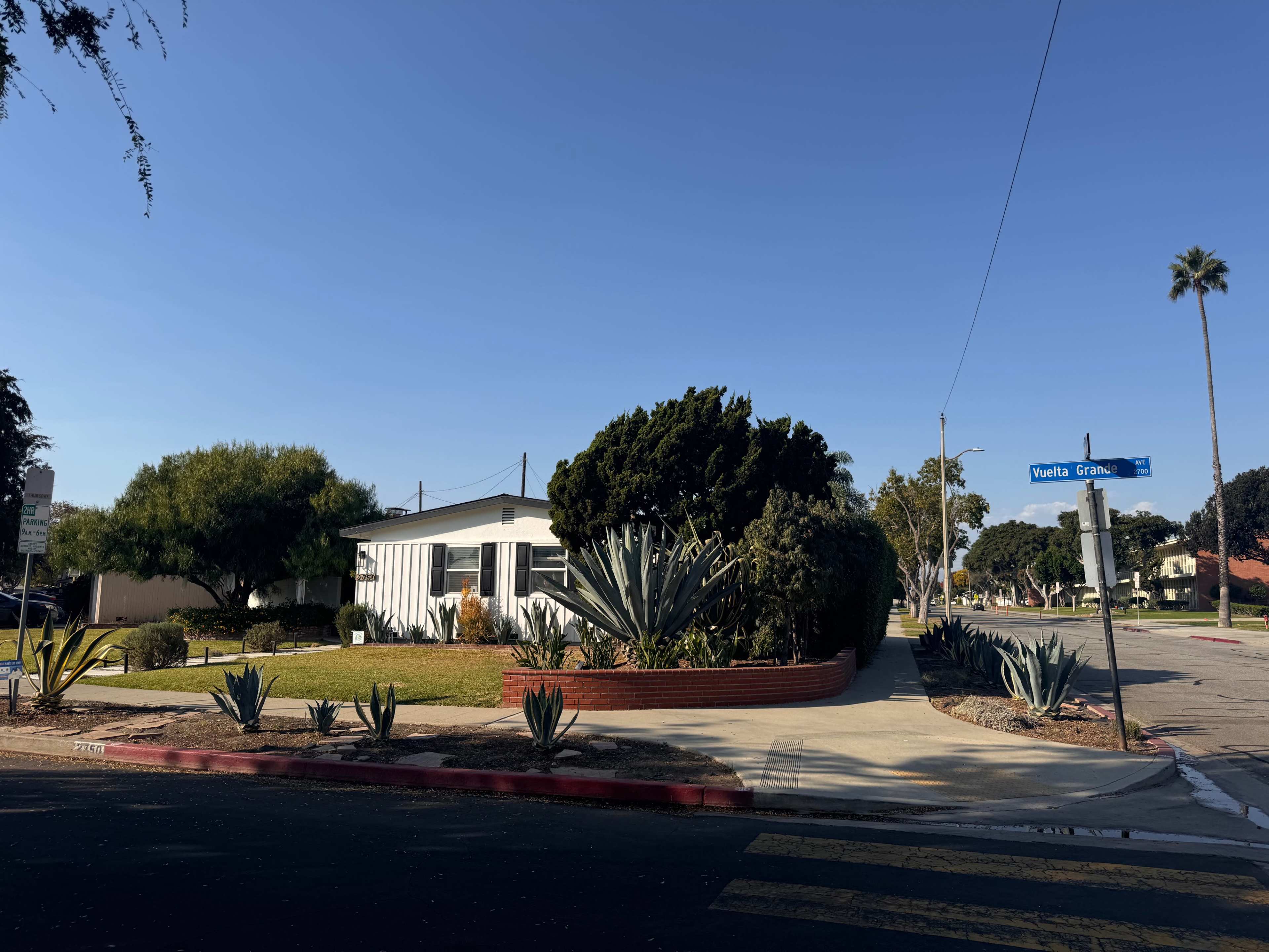 Long Beach House with open floor plan and excellent parking. Image in Los Altos, LONG BEACH, CA