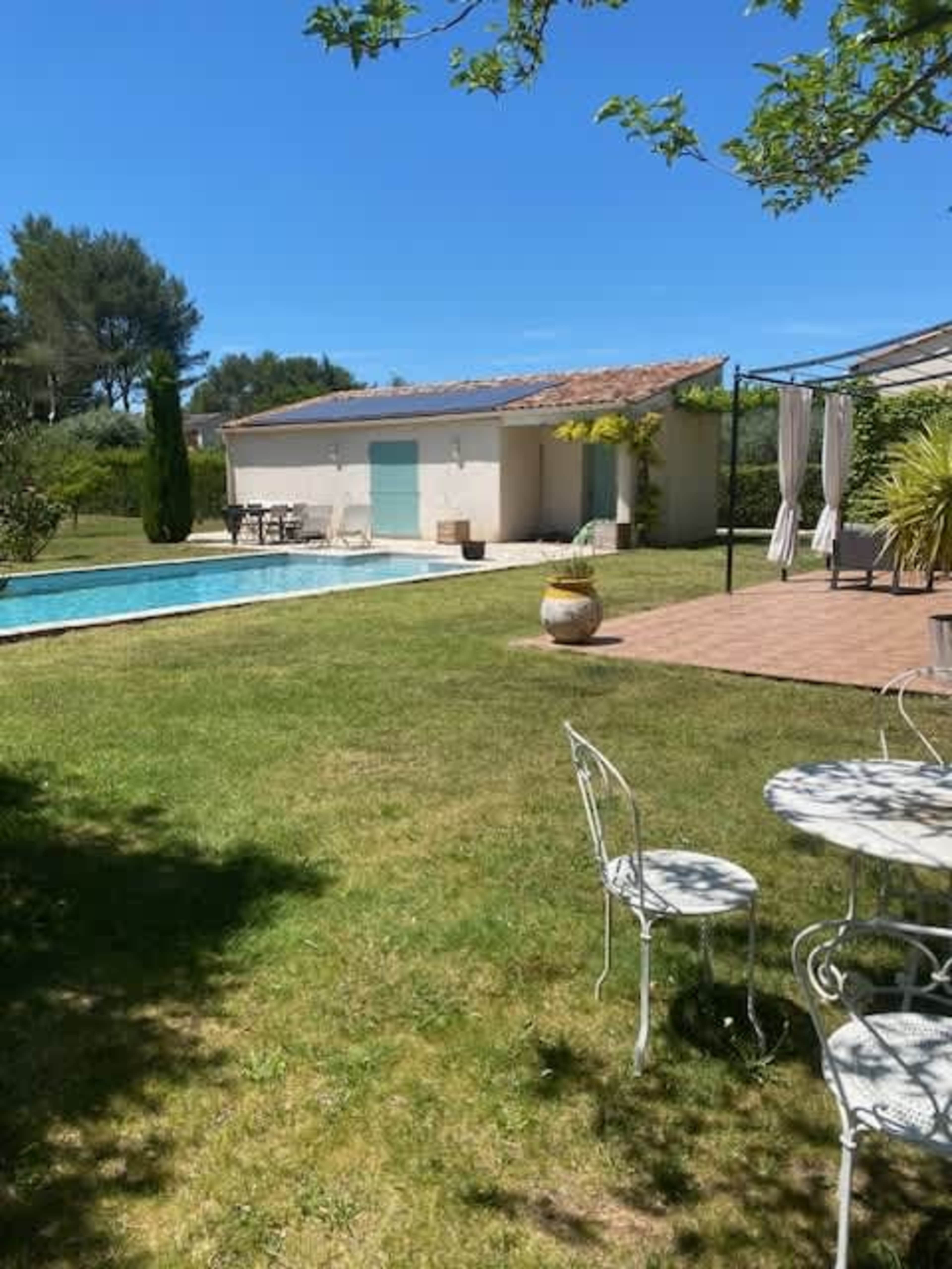 Bastide et jardin paysager Image in , AURIOL