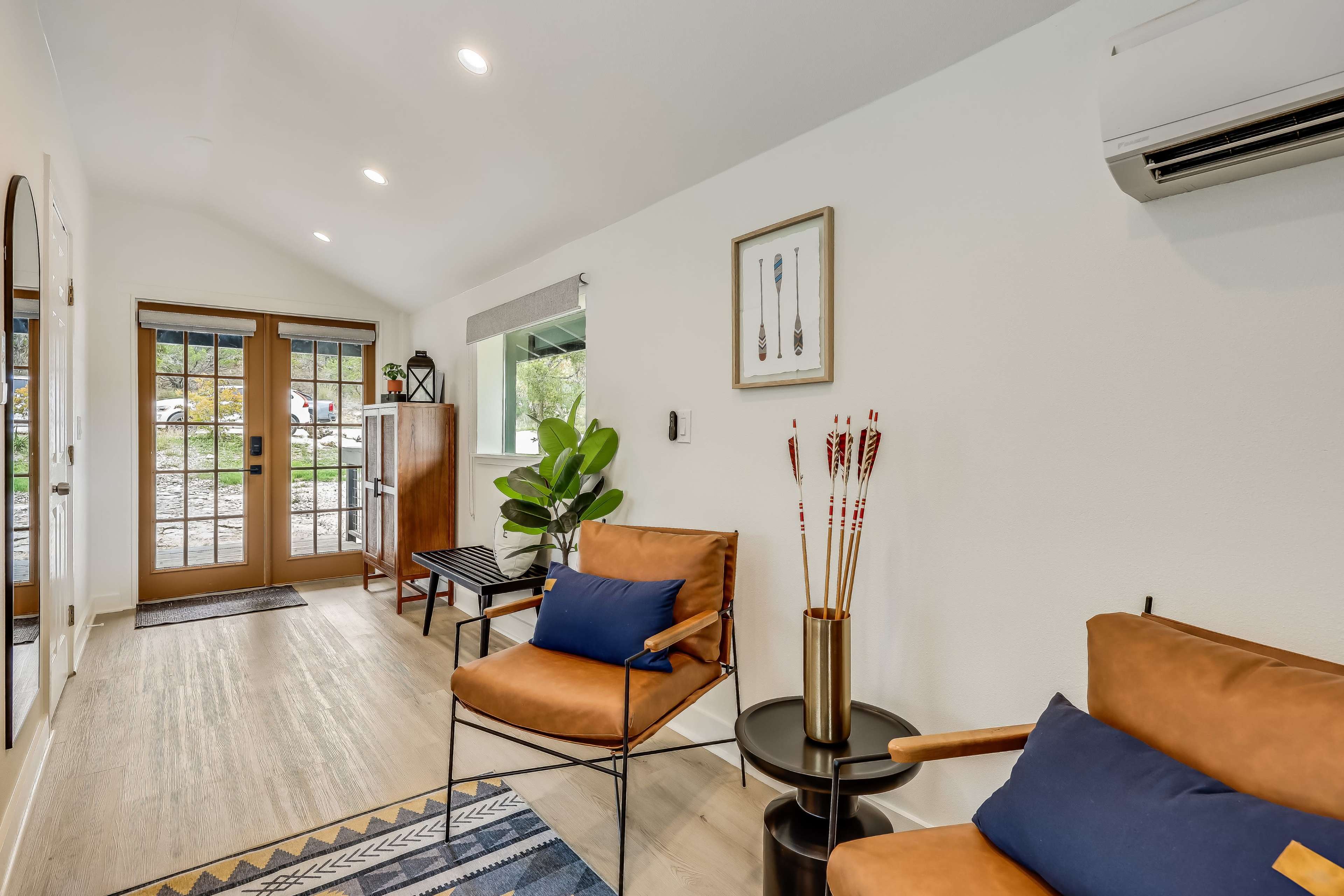 Summer camp vibes! Hill Country Oasis with fire pit and hot tubs; Perfect for small retreats Image in , Jonestown, TX