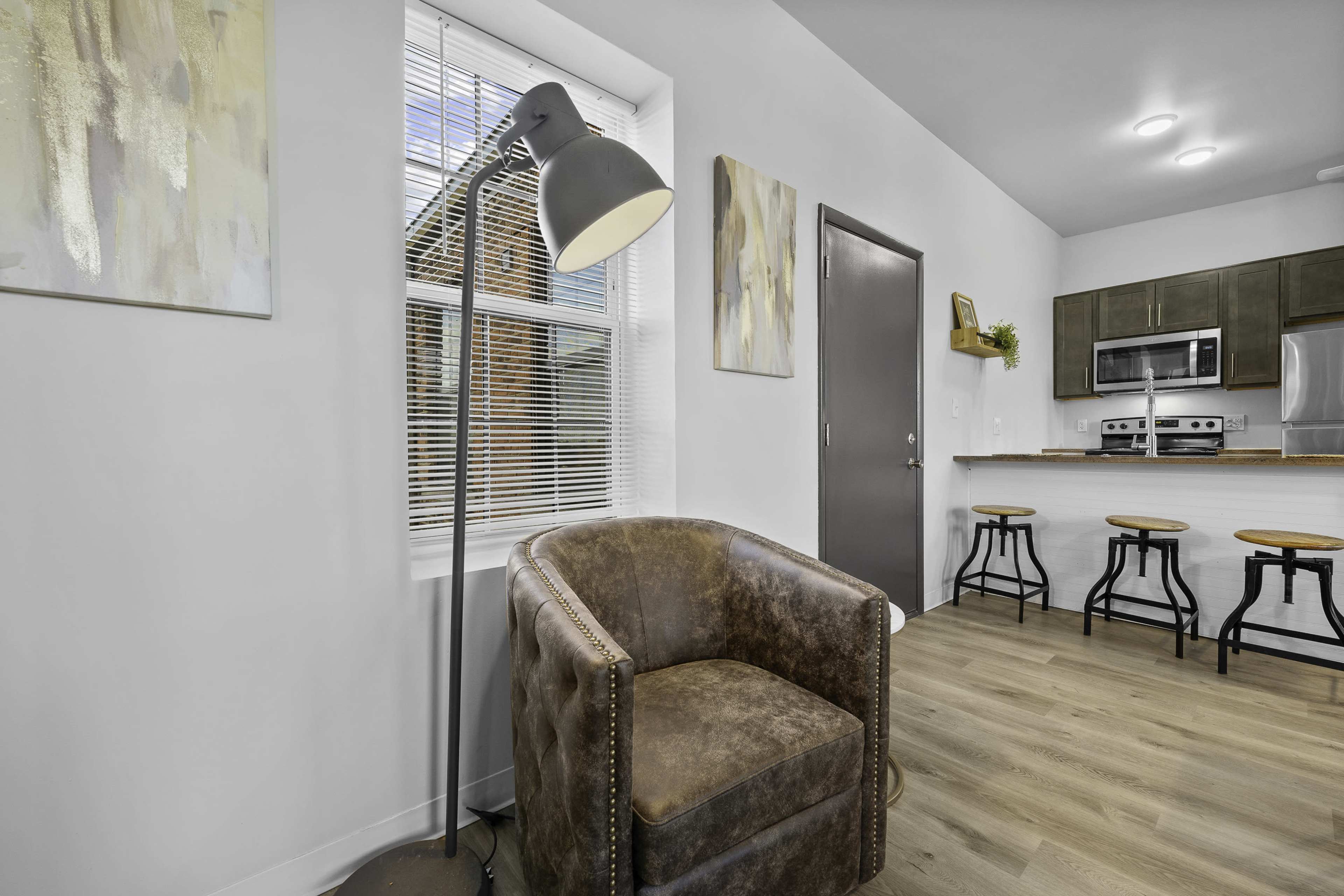 Downtown Apartment Loft with great natural lighting Image in Henry Ford, Detroit, MI