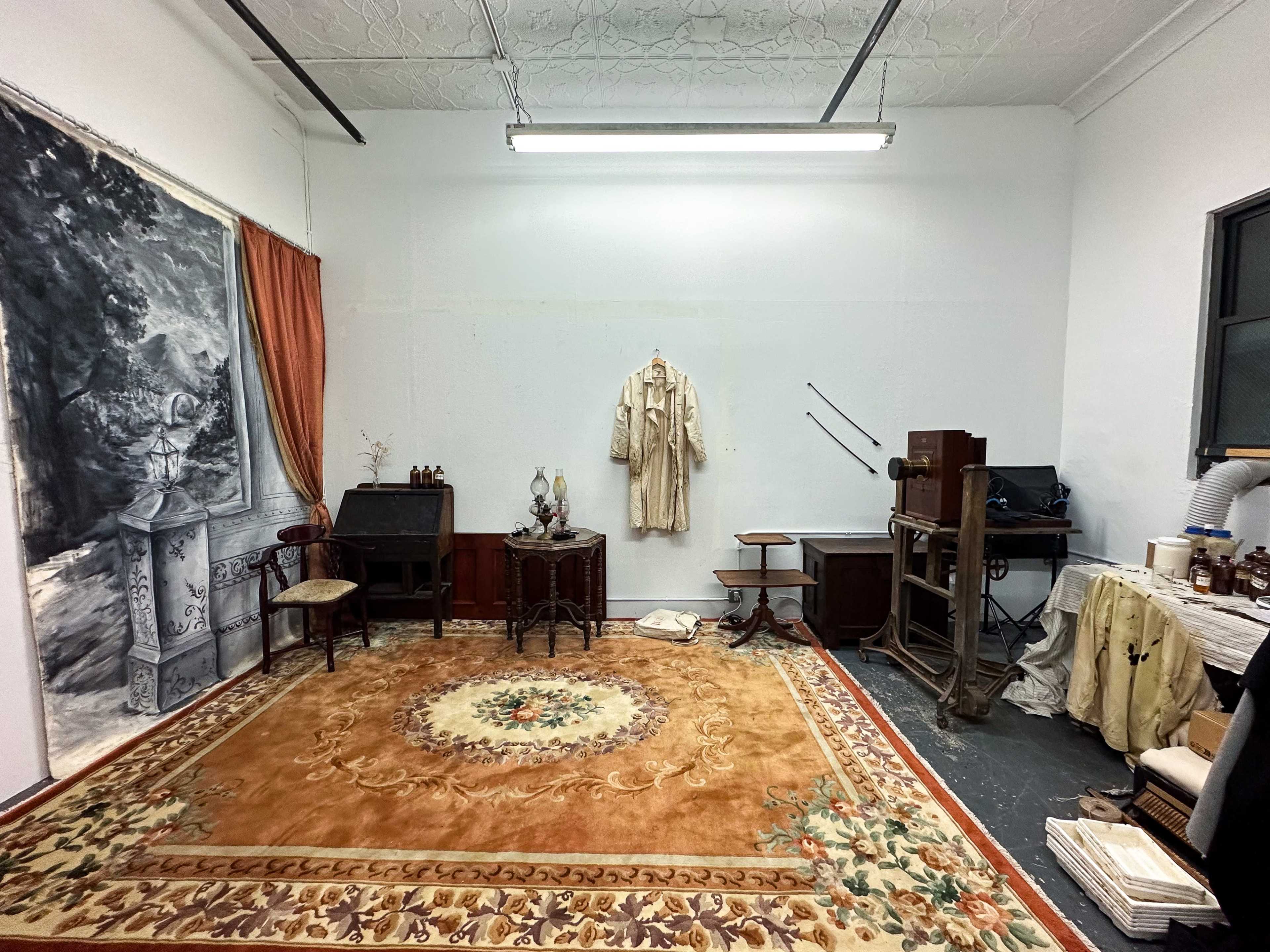 Antique 19th-Century Photographic Studio in Lower Manhattan Image in Lower Manhattan, New York, NY