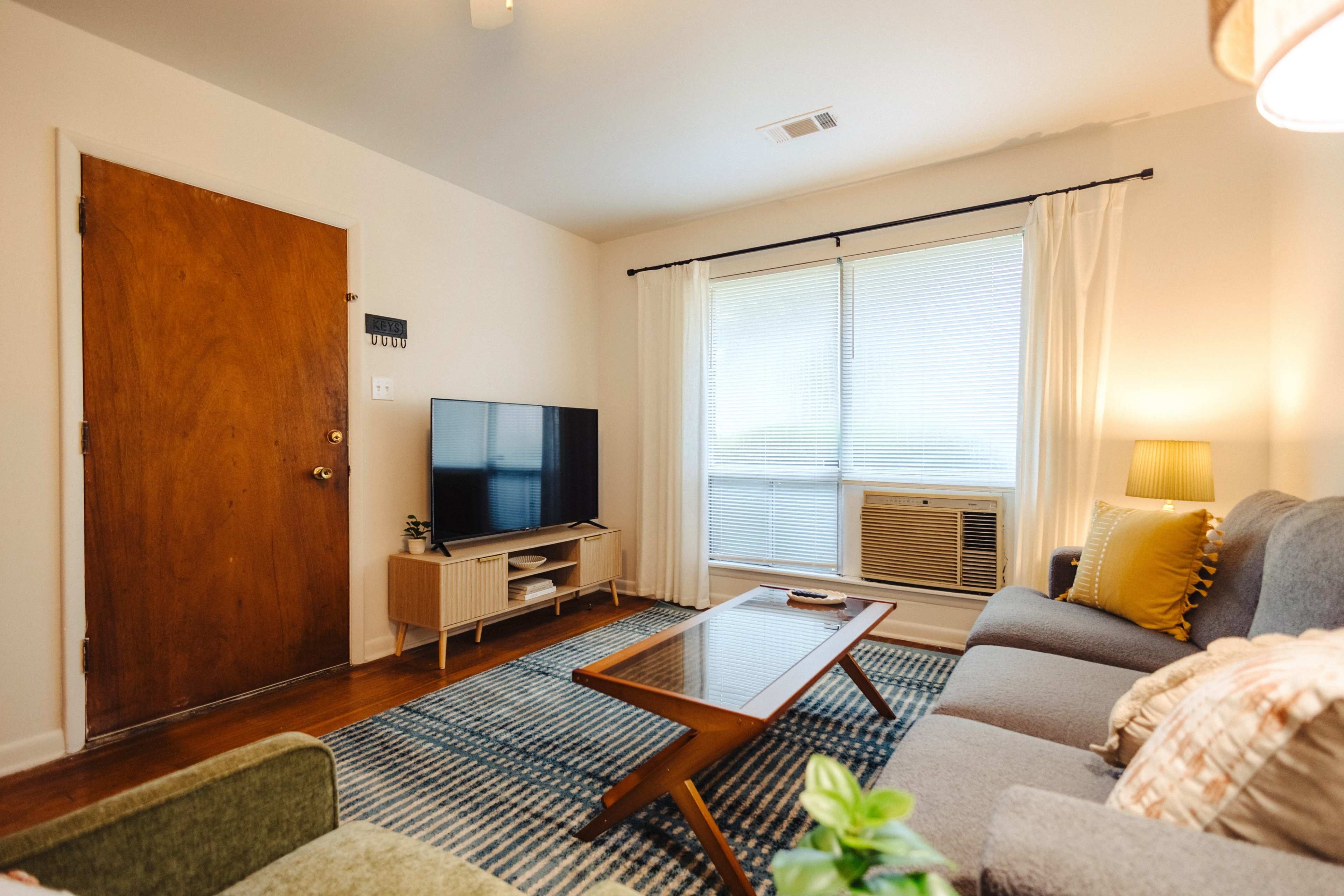 Centrally Located King Bed Midtown Memphis 2360 Image in Binghampton, Memphis, TN