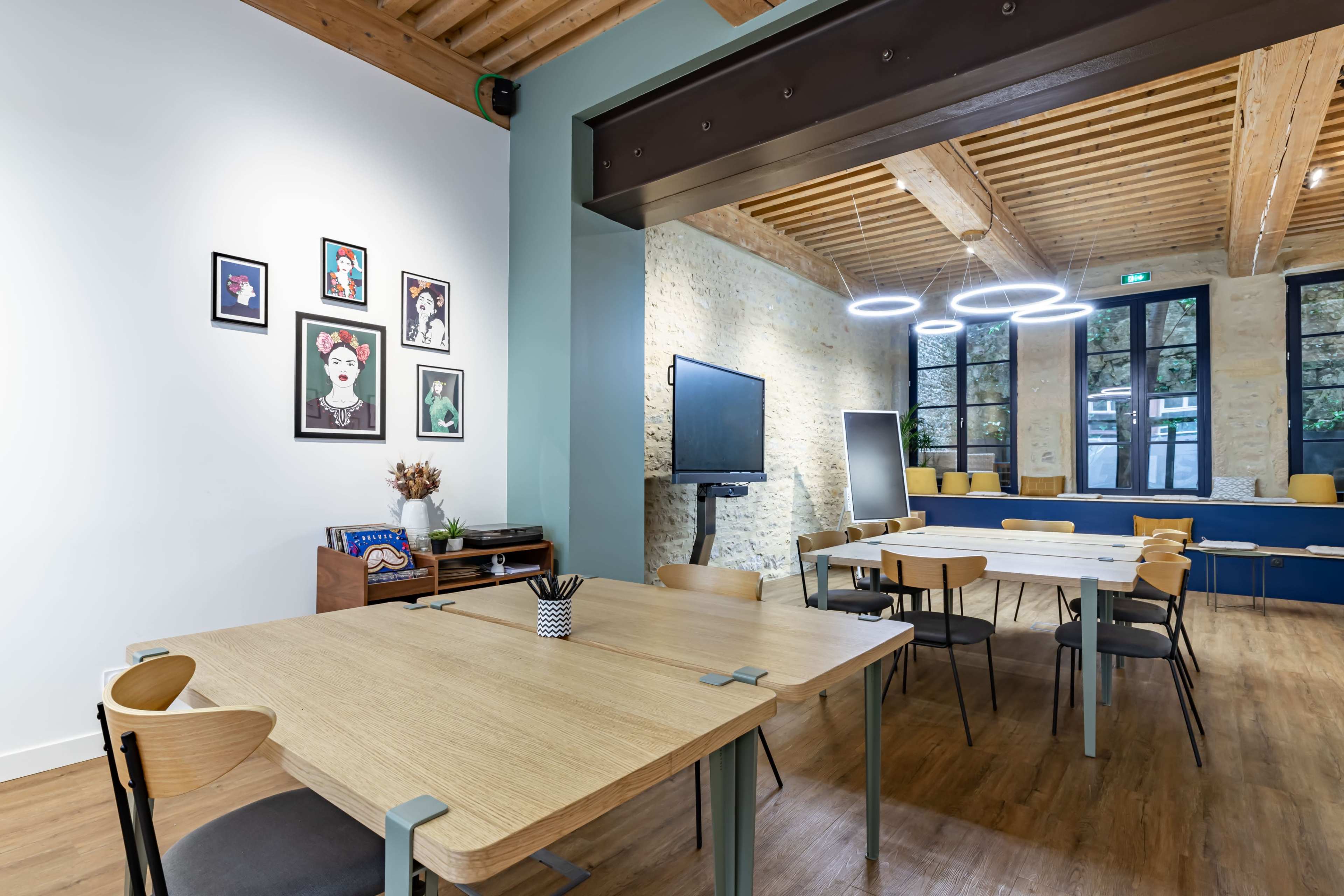 Ancien Atelier Canut en Centre Ville - 4m De Plafond - Pierres Et Bois Image in Grande Côte - Annonciade, Lyon