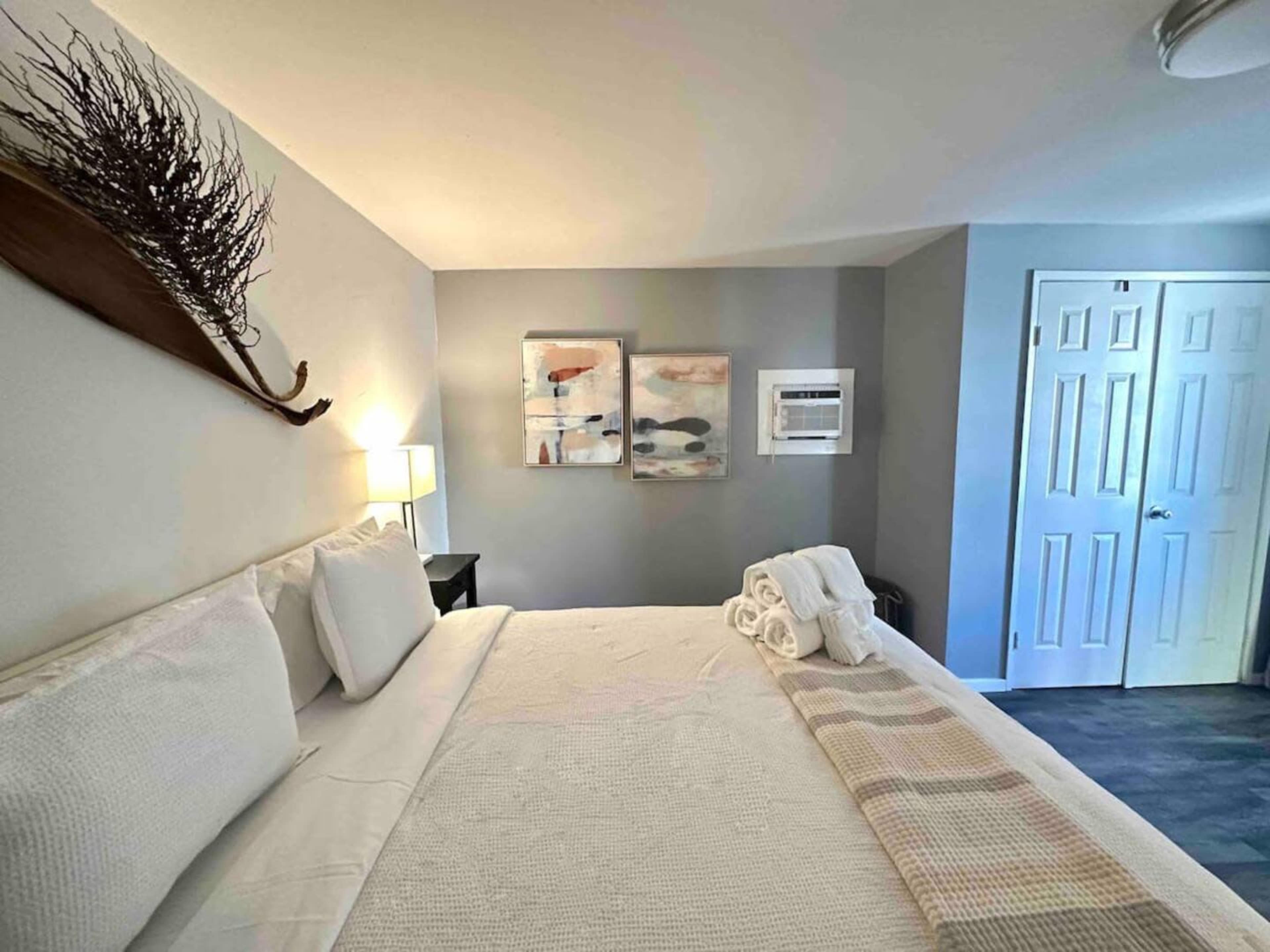 Cottage Like small house- Apartment Feel Image in Central LA, Los Angeles, CA