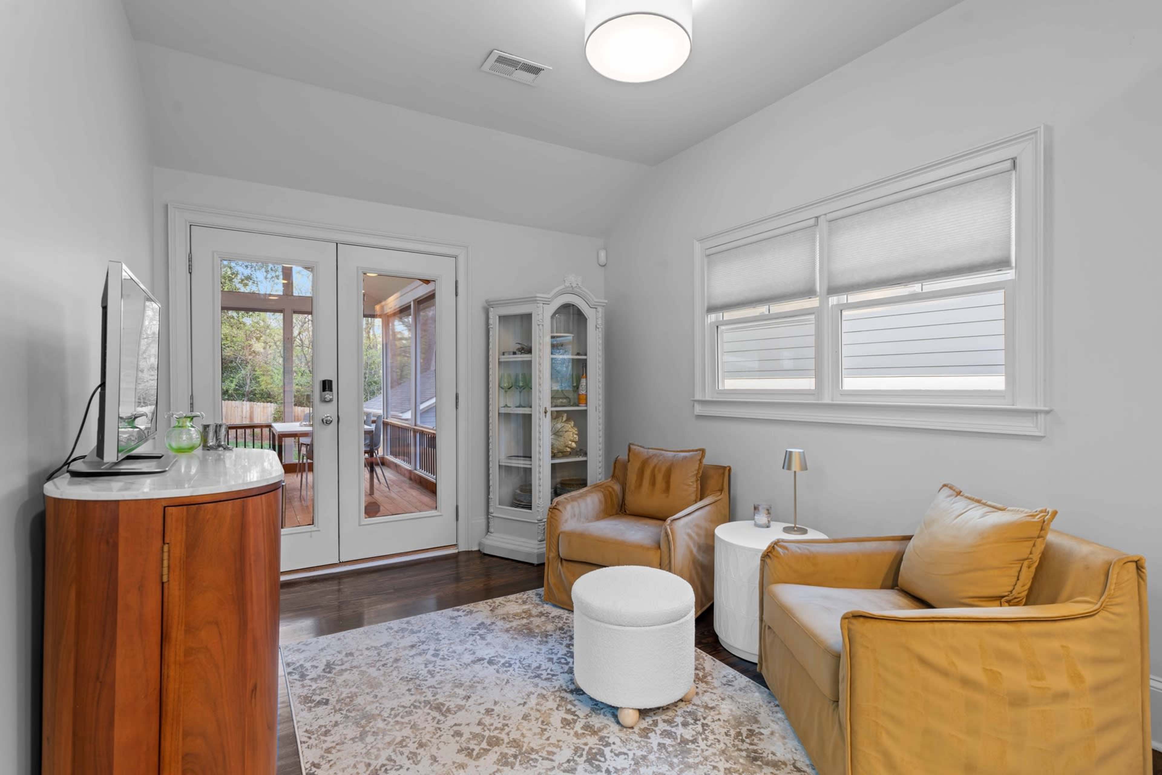 Private Decatur Compound with Multiple Rooms, Fenced Yards & Workspaces | Film & Photo Shoots Image in Westchester Hills/Chelsea Heights, Decatur, GA