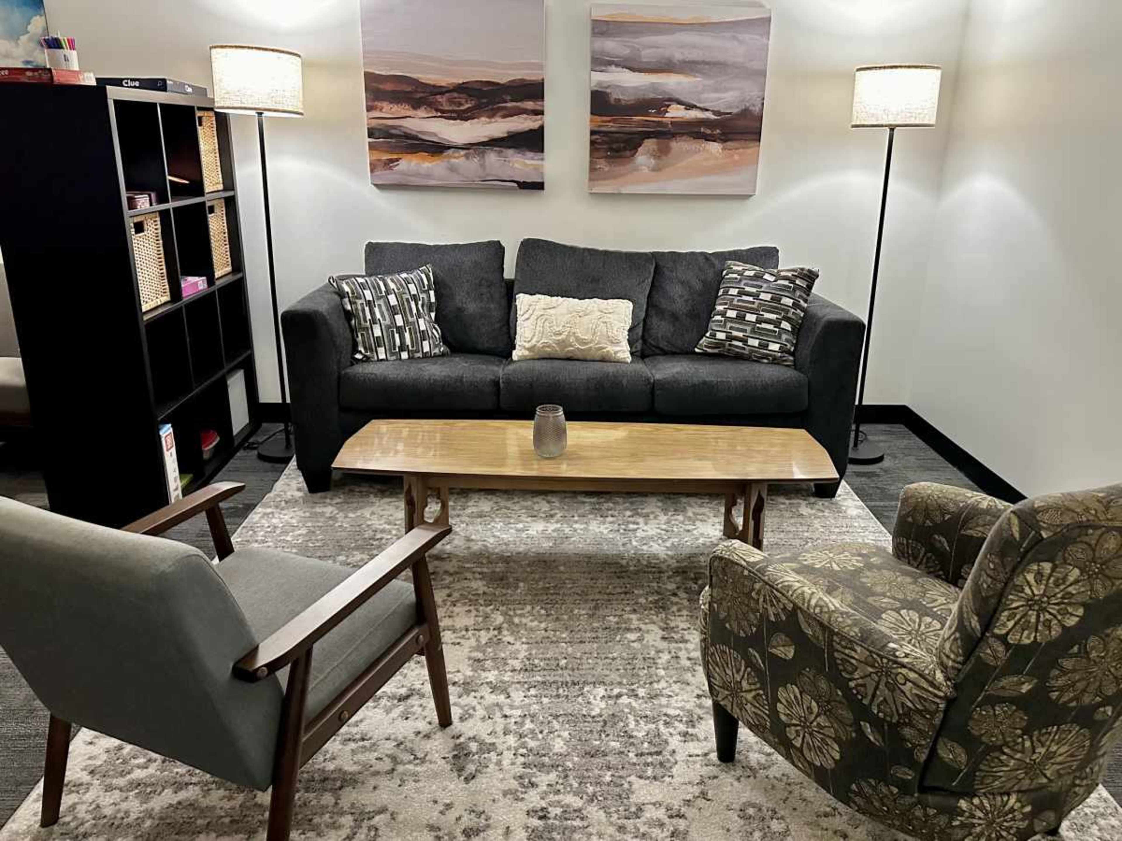 Quaint therapist office spaces (2 offices and a meeting room) Image in Evanston, Evanston, IL