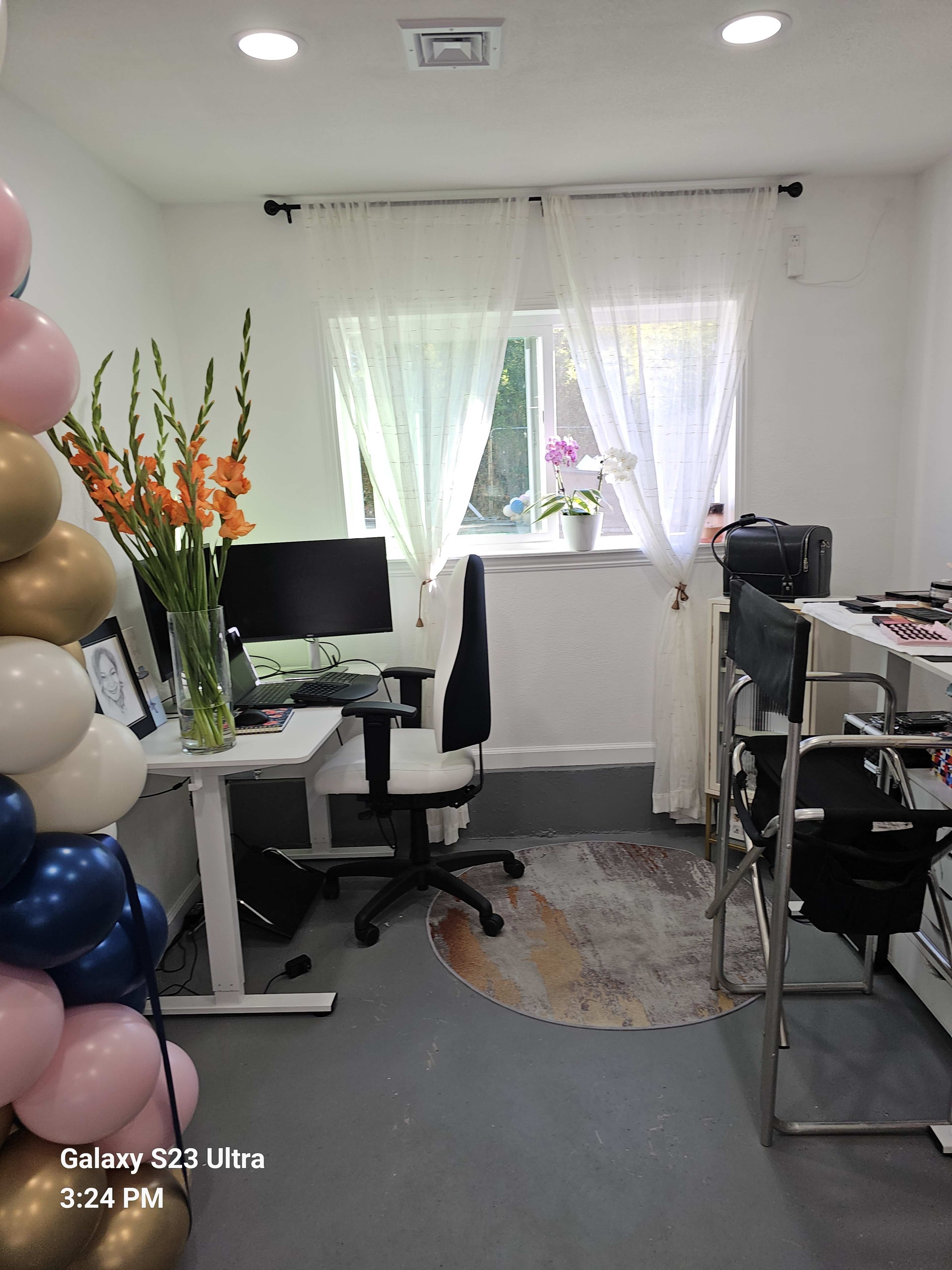 Luxury Glam Studio with Pro Lighting – Perfect for Makeup Artists, Photographers & Creators” Image in Vallejo, Vallejo, CA