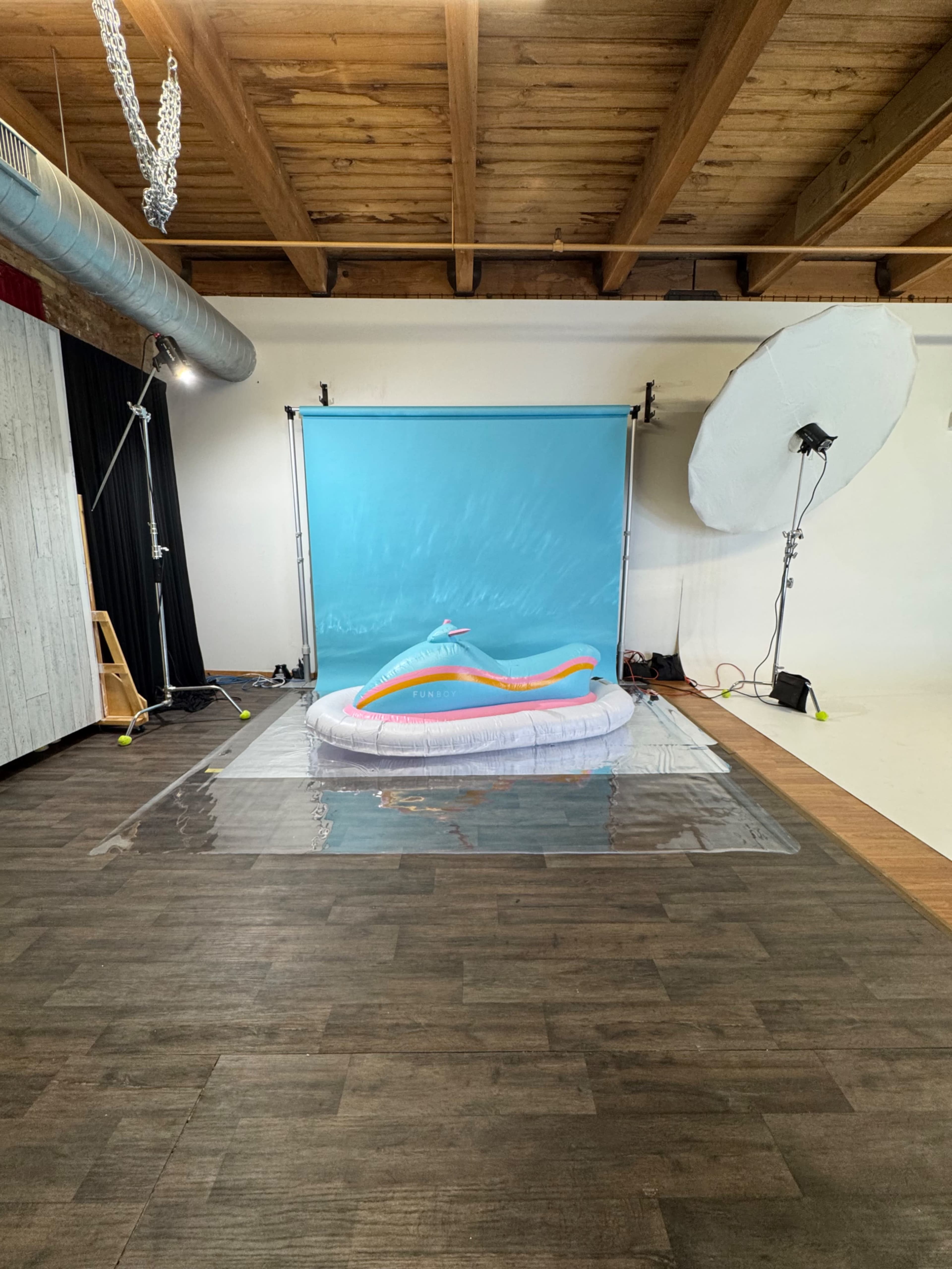 16ft White Cyc Wall + Creative Sets & LED Light Wall Image in Garfield Park, Chicago, IL