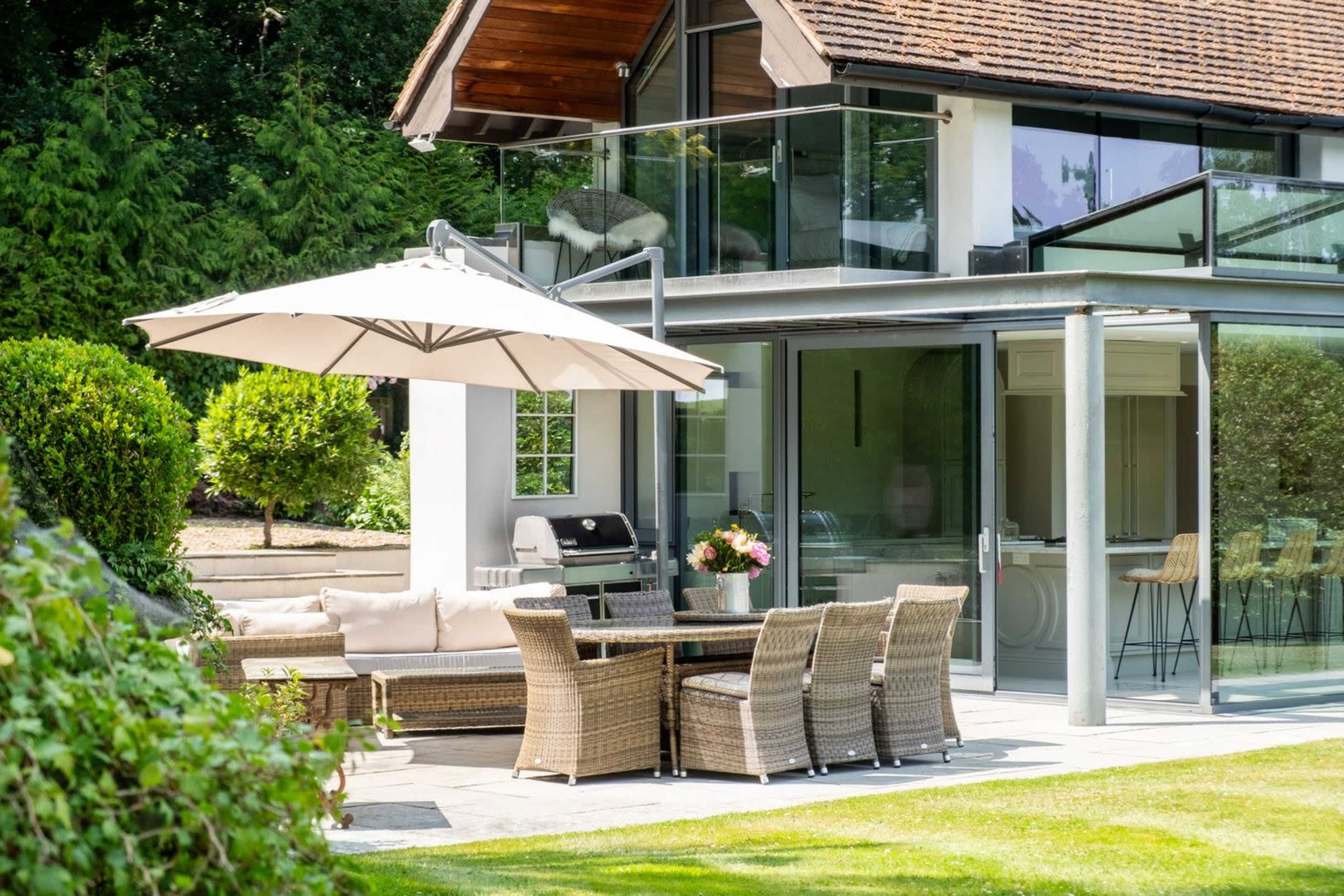 Large bright space with a country View Image in Sunninghill and Ascot, Sunningdale, ENG