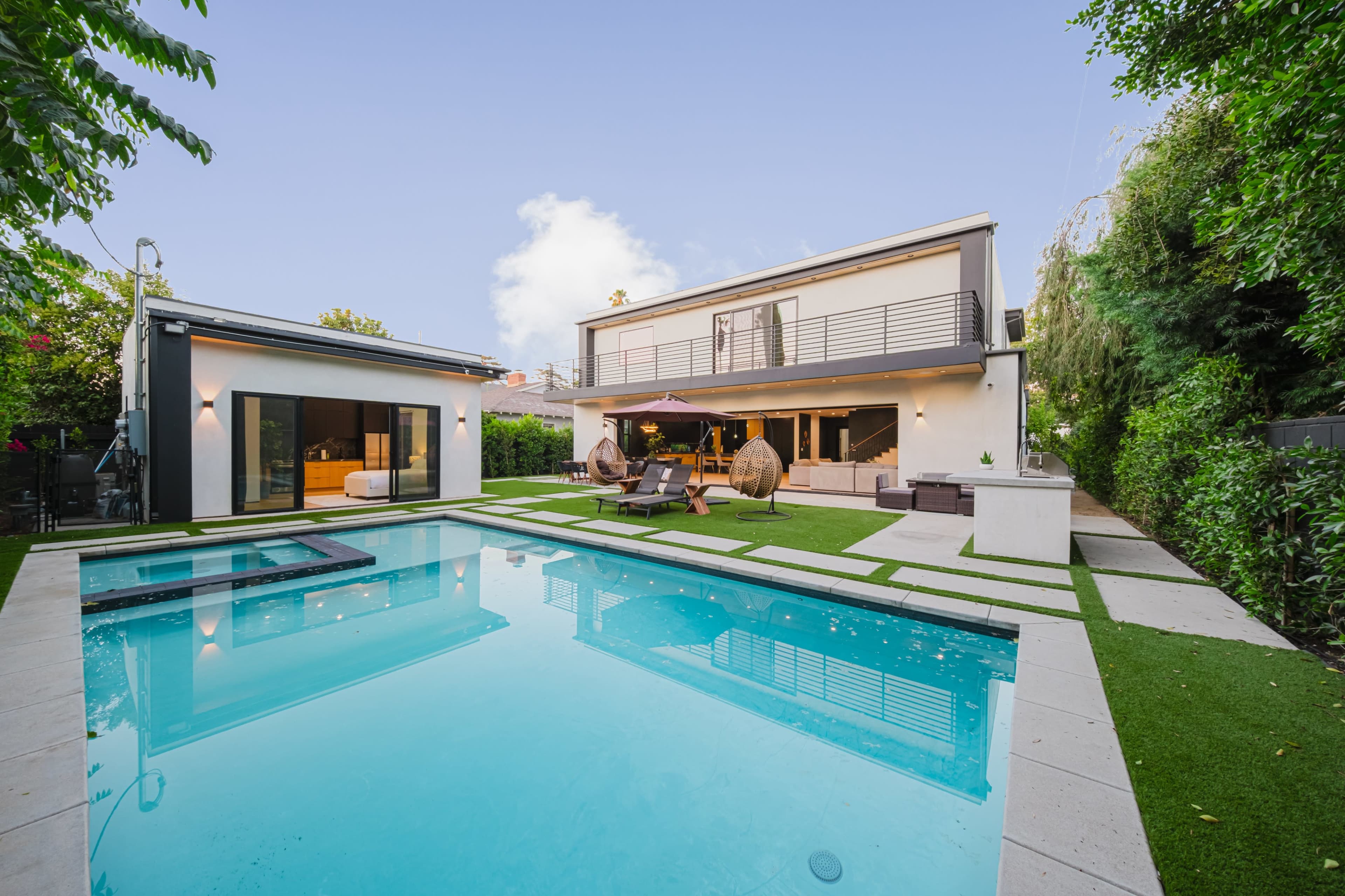 GLASS RUNWAY MODERN LA ESTATE Image in Sherman Oaks, Los Angeles, CA