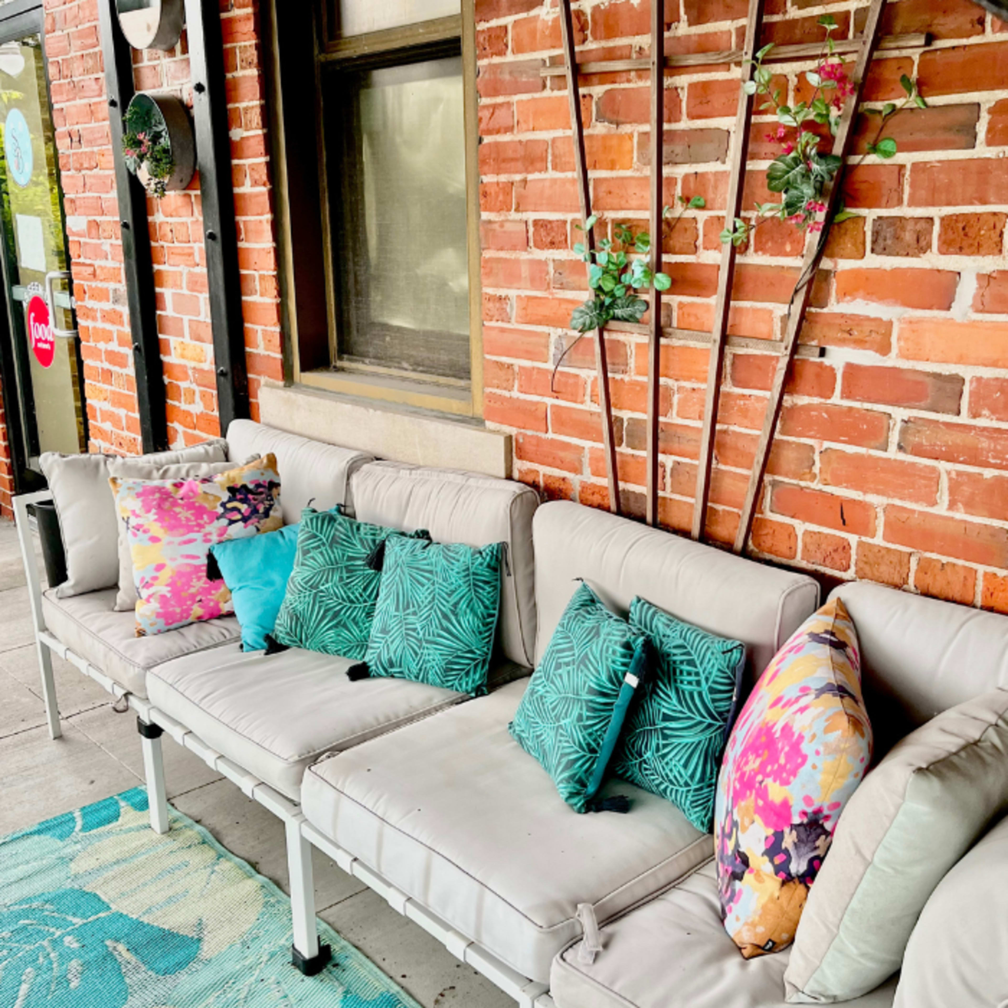 Cozy Outdoor Lounge in Phoebus Image in Phoebus, Hampton, VA