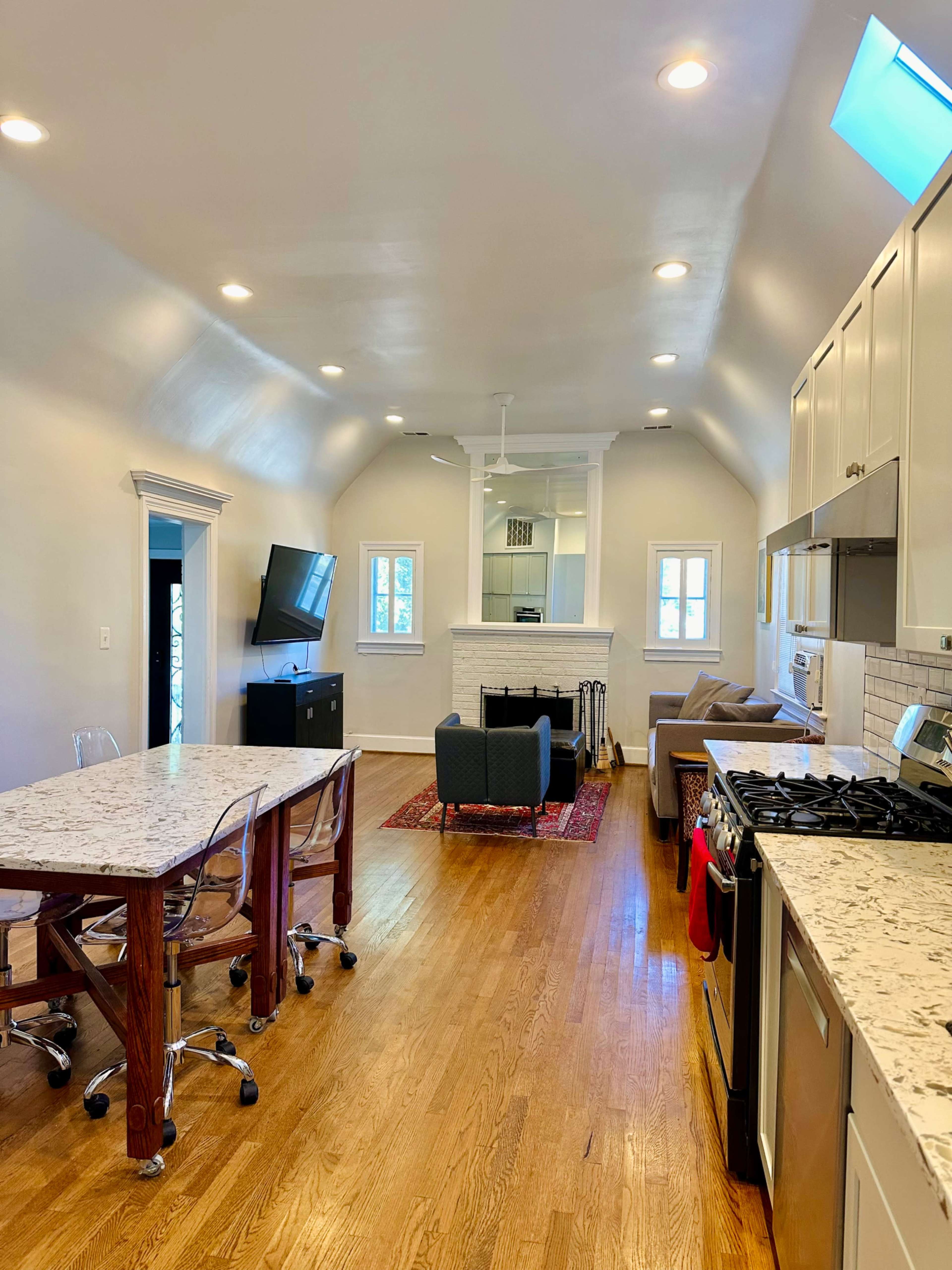 Charming Bungalow - High Ceilings Image in Barcroft, Arlington, VA