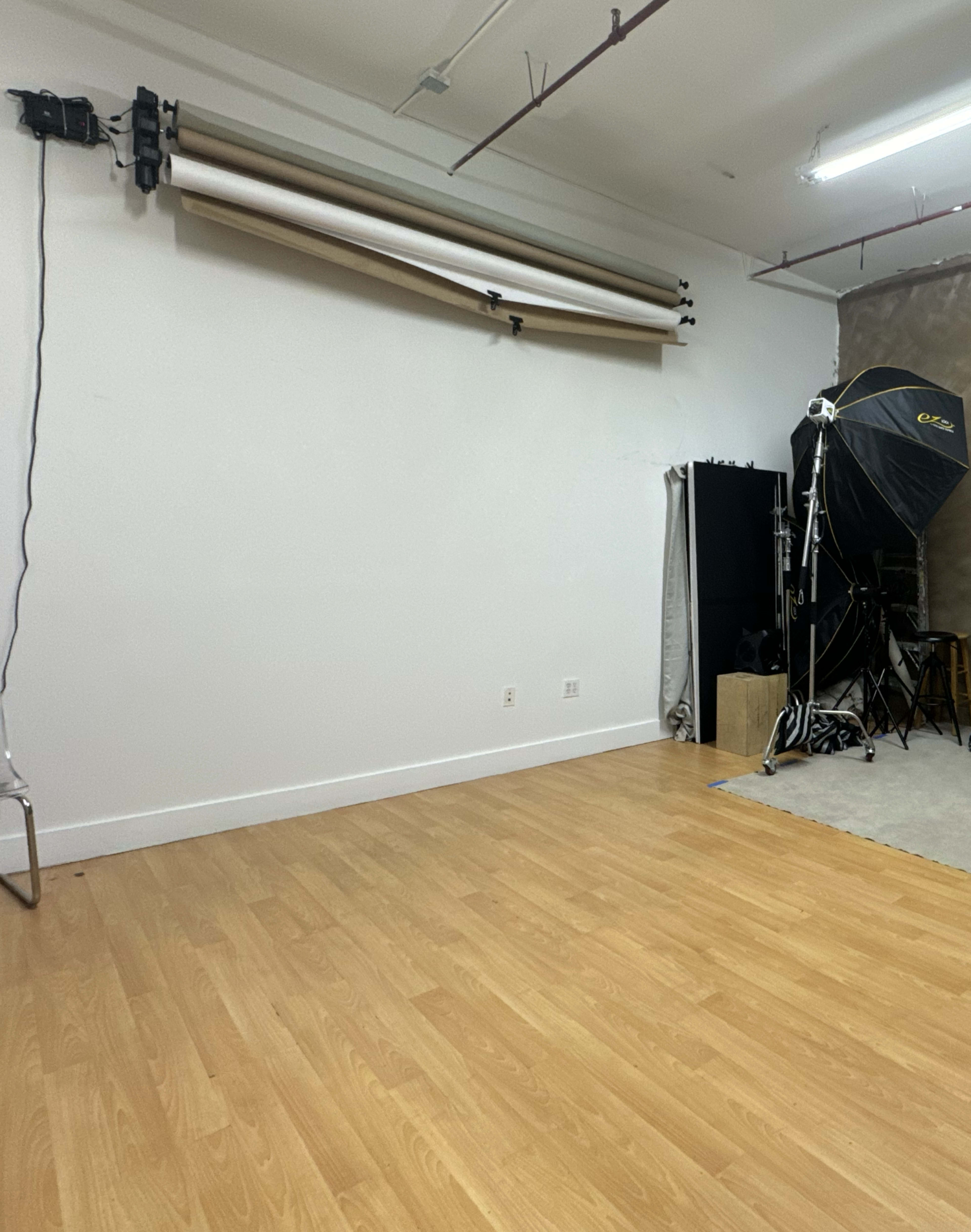 MM Photo Studio | Stylish & Elegant Studio For Creatives Image in West Bronx, Bronx, NY