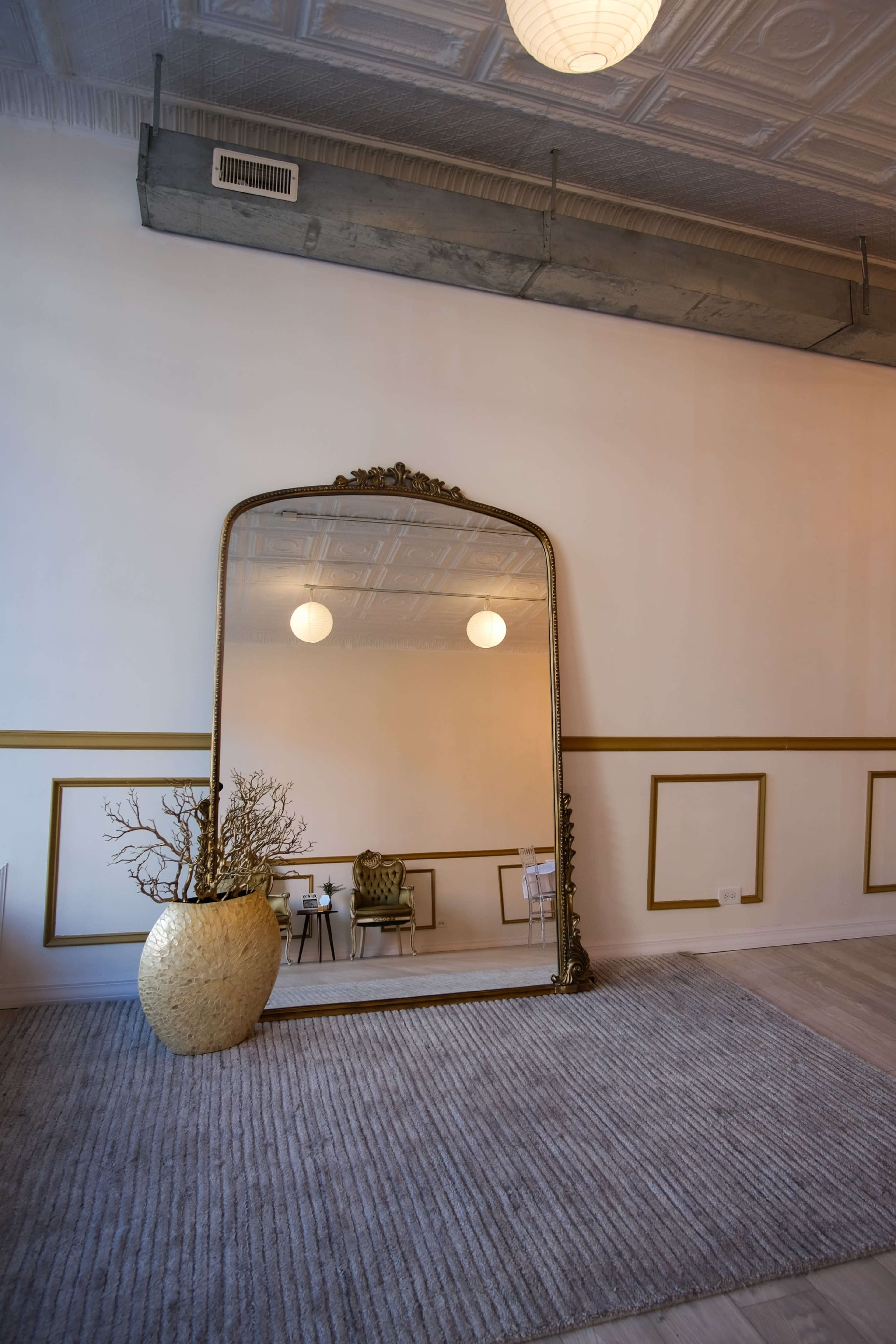 We have a beautiful space in Logan square, an urban and newly developed neighborhood. Image in Logan Square, Chicago, IL