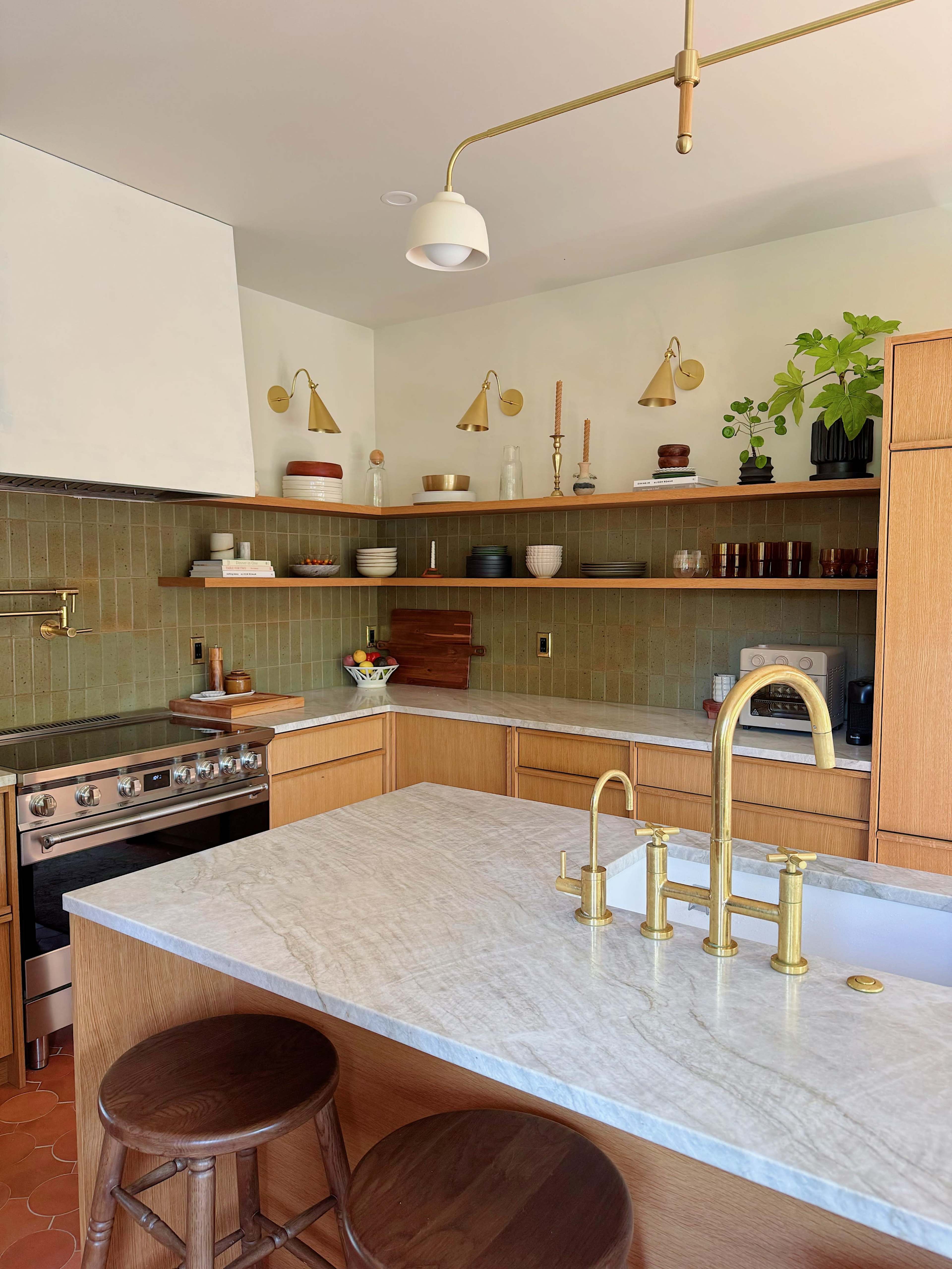 Charming Light-Filled Craftsman House with Versatile Spaces Image in Southeast Portland, Portland, OR