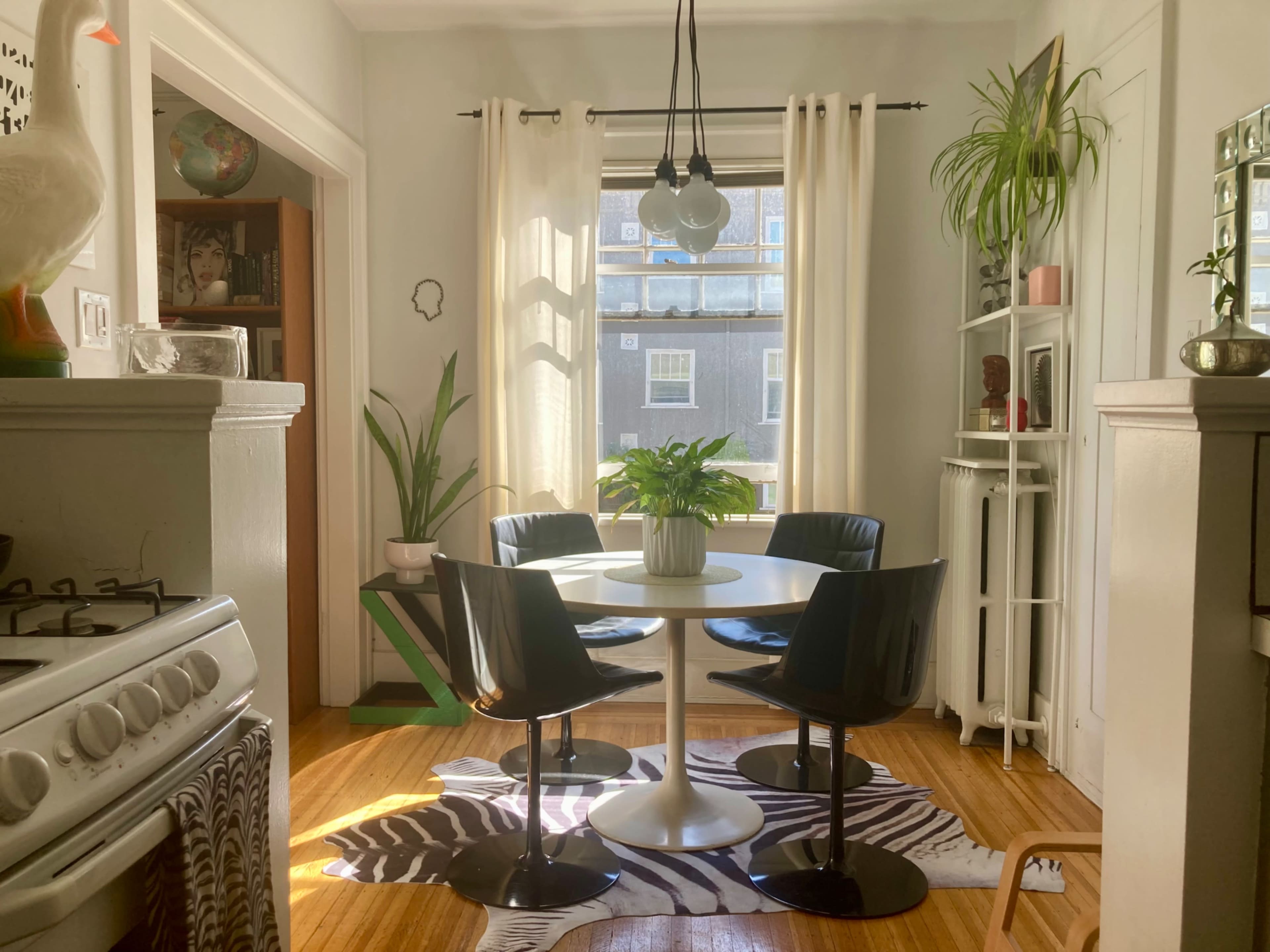 Cozy, vibrant, creative  mid-century mod studio apartment in a Georgian character building Image in Fairview, Vancouver, BC