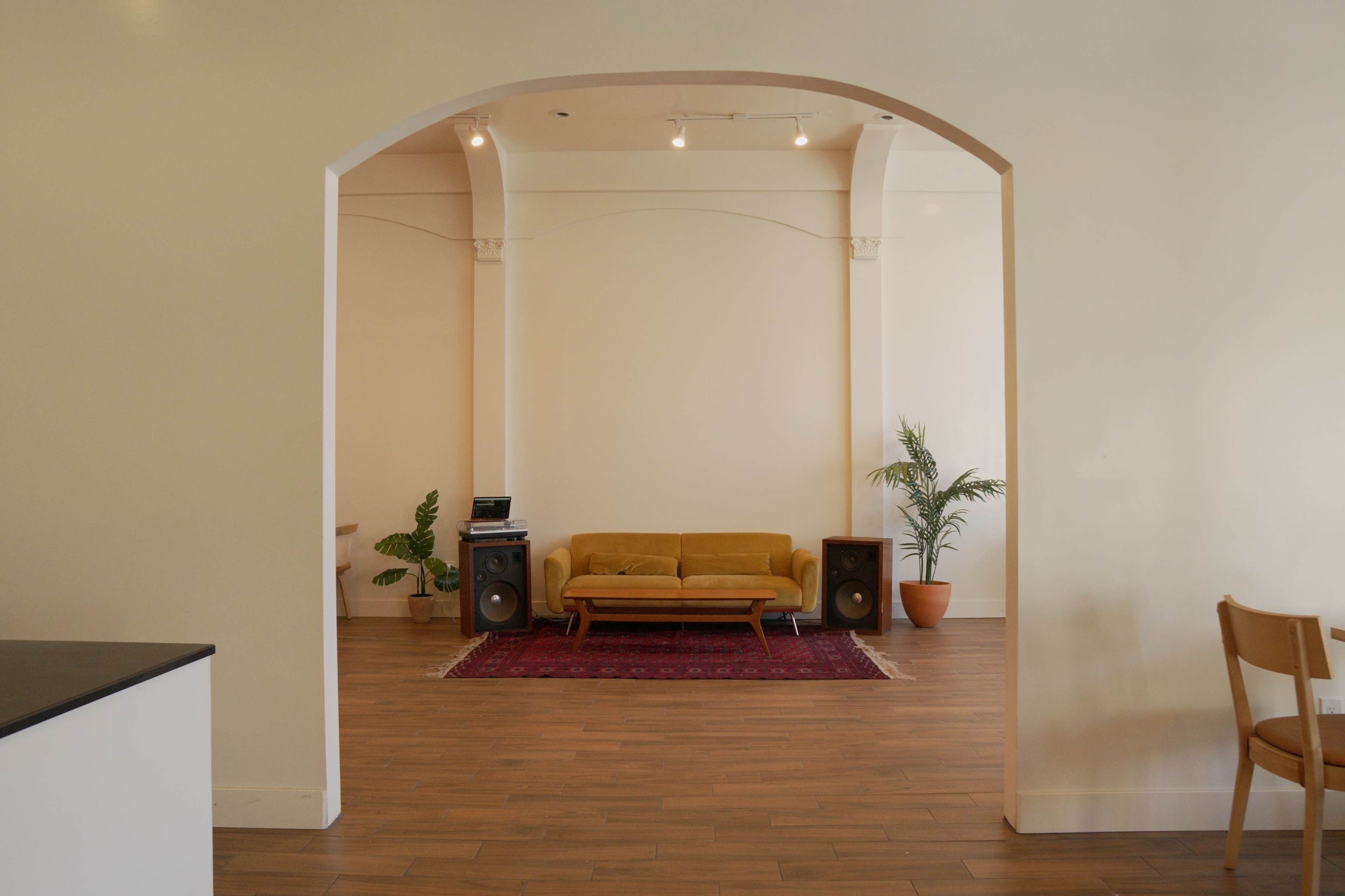 Spacious venue on Hollywood Blvd.  Natural lighting by day and cozy vibes in the evening. Image in Hollywood, Los Angeles, CA