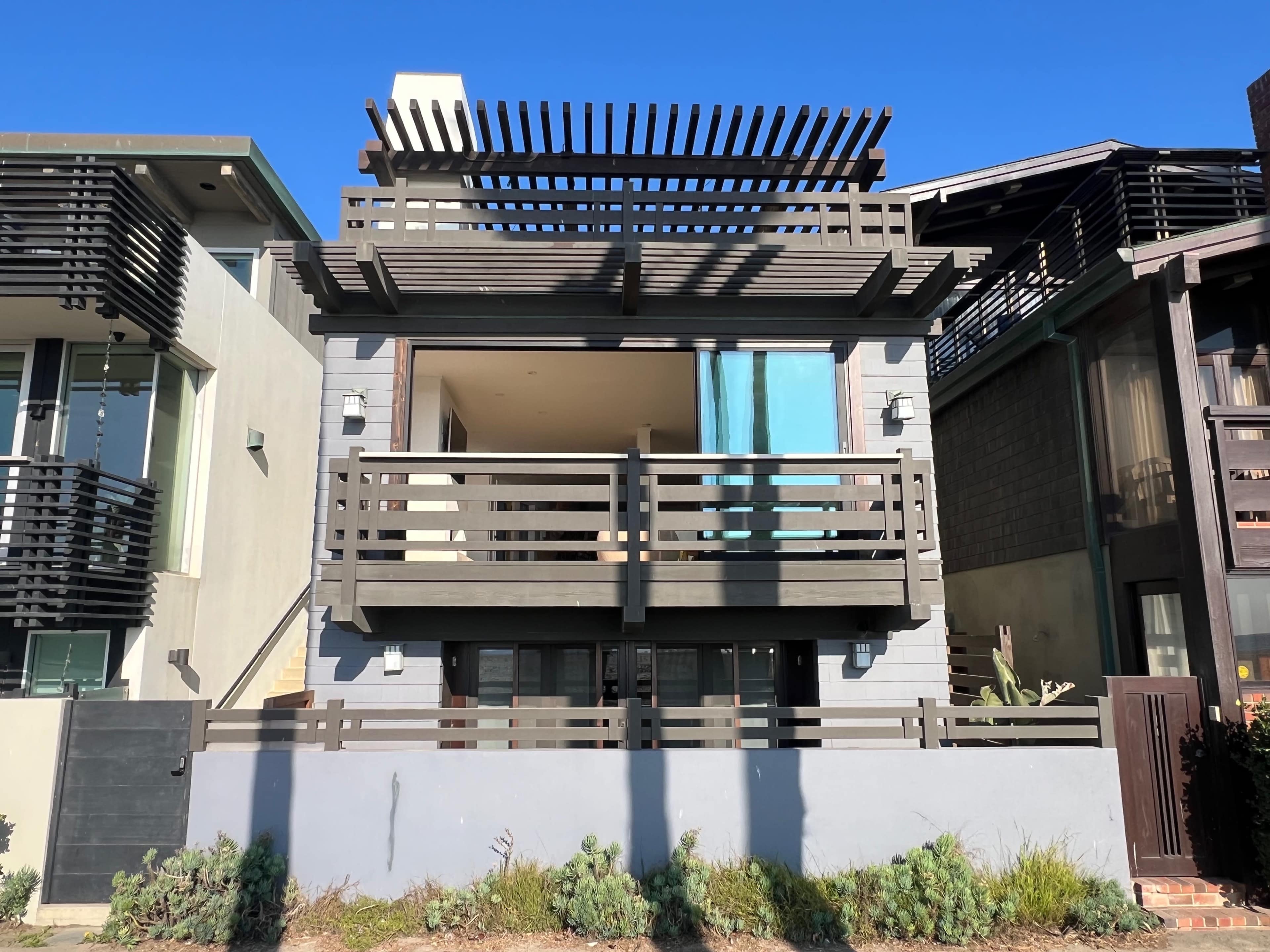 Fantastic Beachfront Townhome with rooftop deck Image in Venice, Venice, CA
