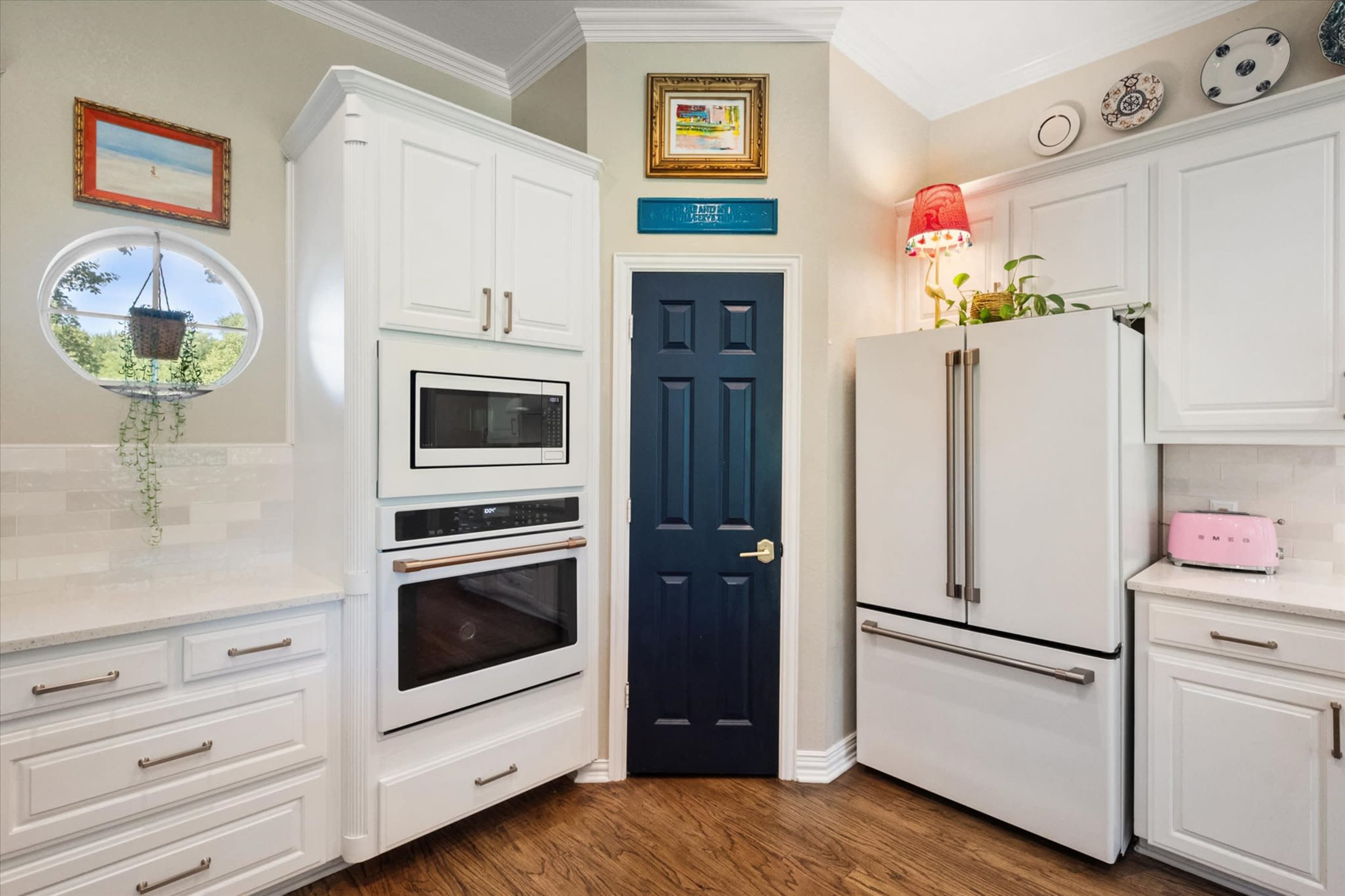 Media Ready Bright White Kitchen and Inspiring Design Image in Country Hills Estates, Fort Worth, TX