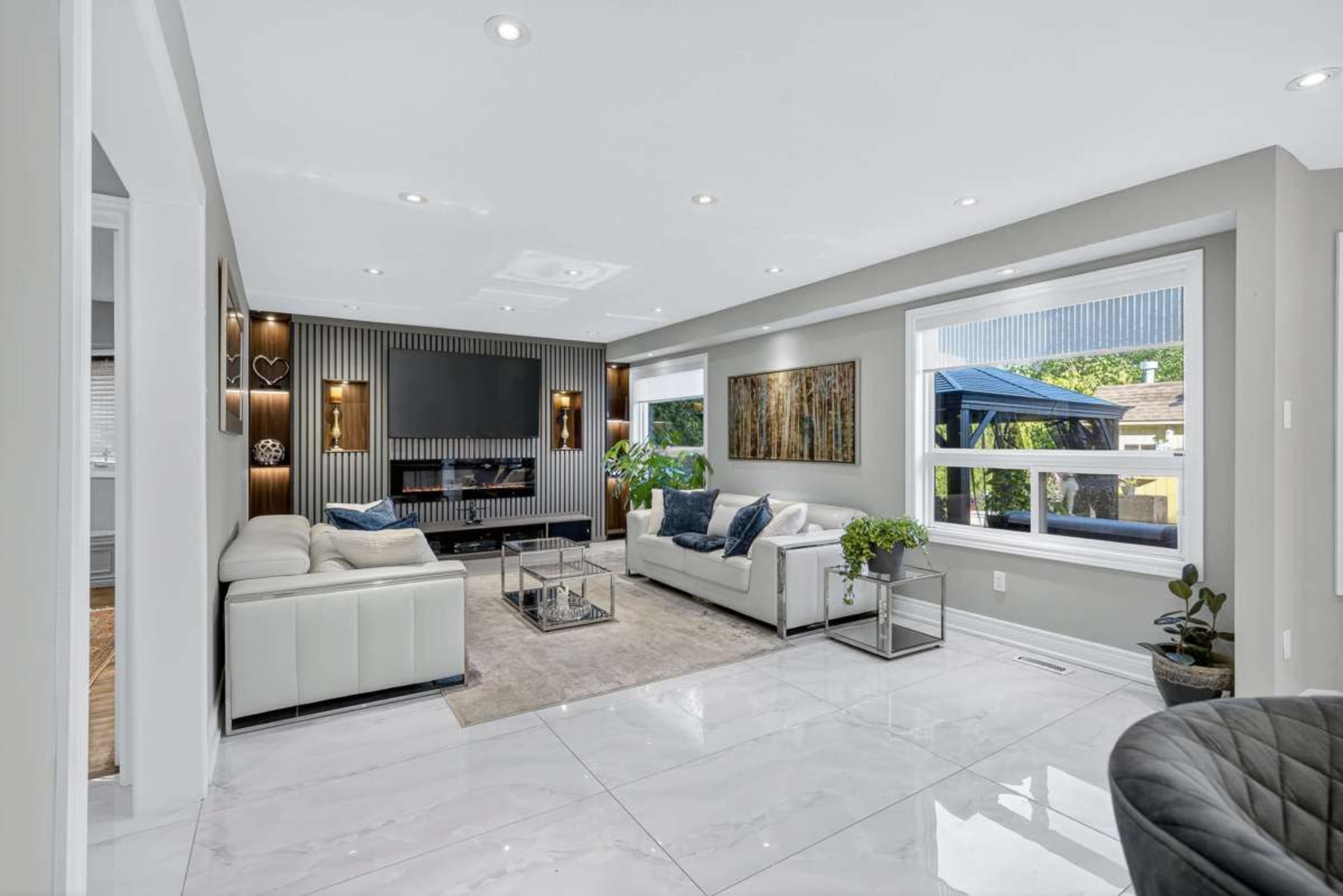 Cinematic Family Estate with Private Pool Image in Newmarket, Toronto, ON