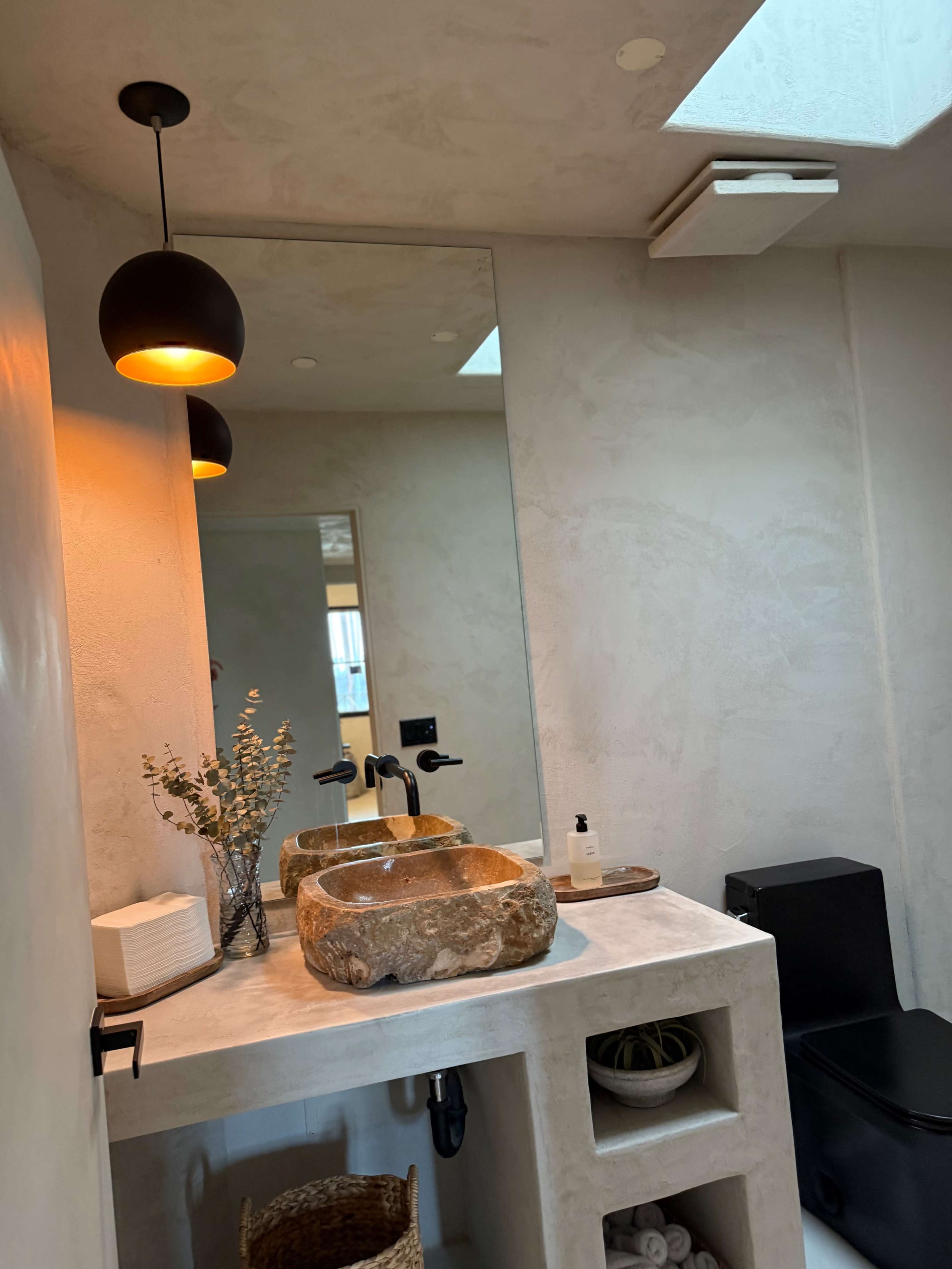Elevated Hair Salon + Event Space Image in Wilshire Montana, Santa Monica, CA