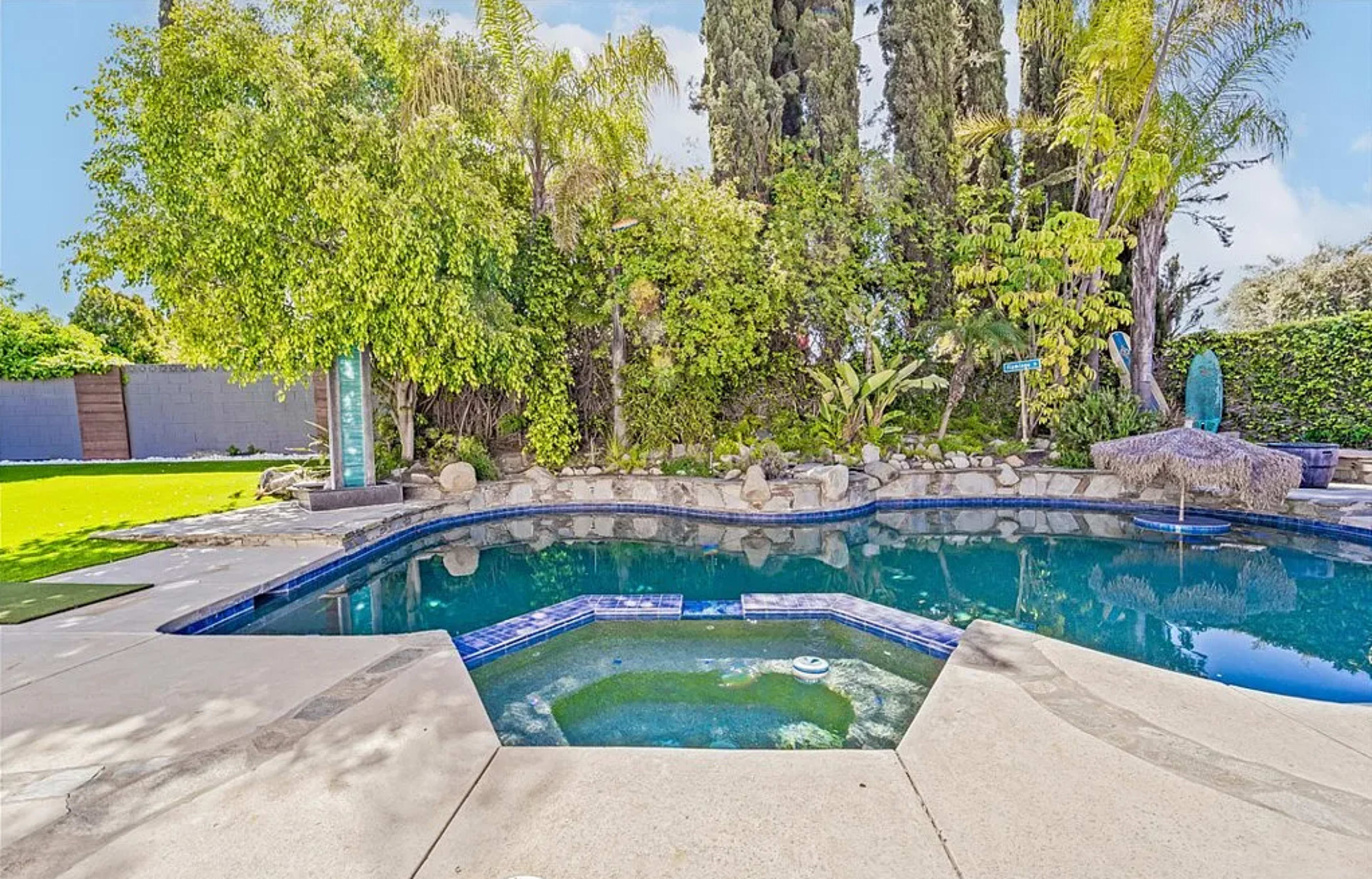 Beautiful home with pool & stunning backyard in Woodlandhills. Image in Woodland Hills, woodlandhills, CA