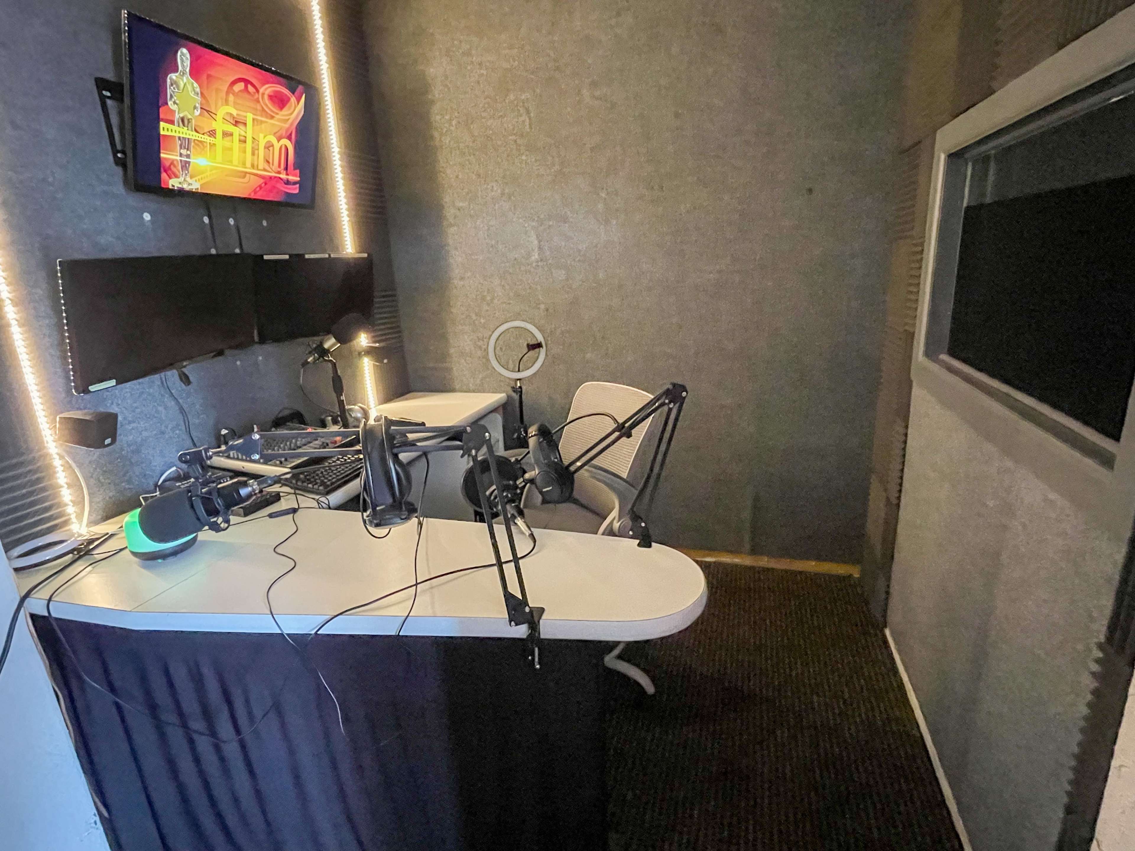 Historical Downtown City Studio by IAH Airpot Image in Humble, humble, TX