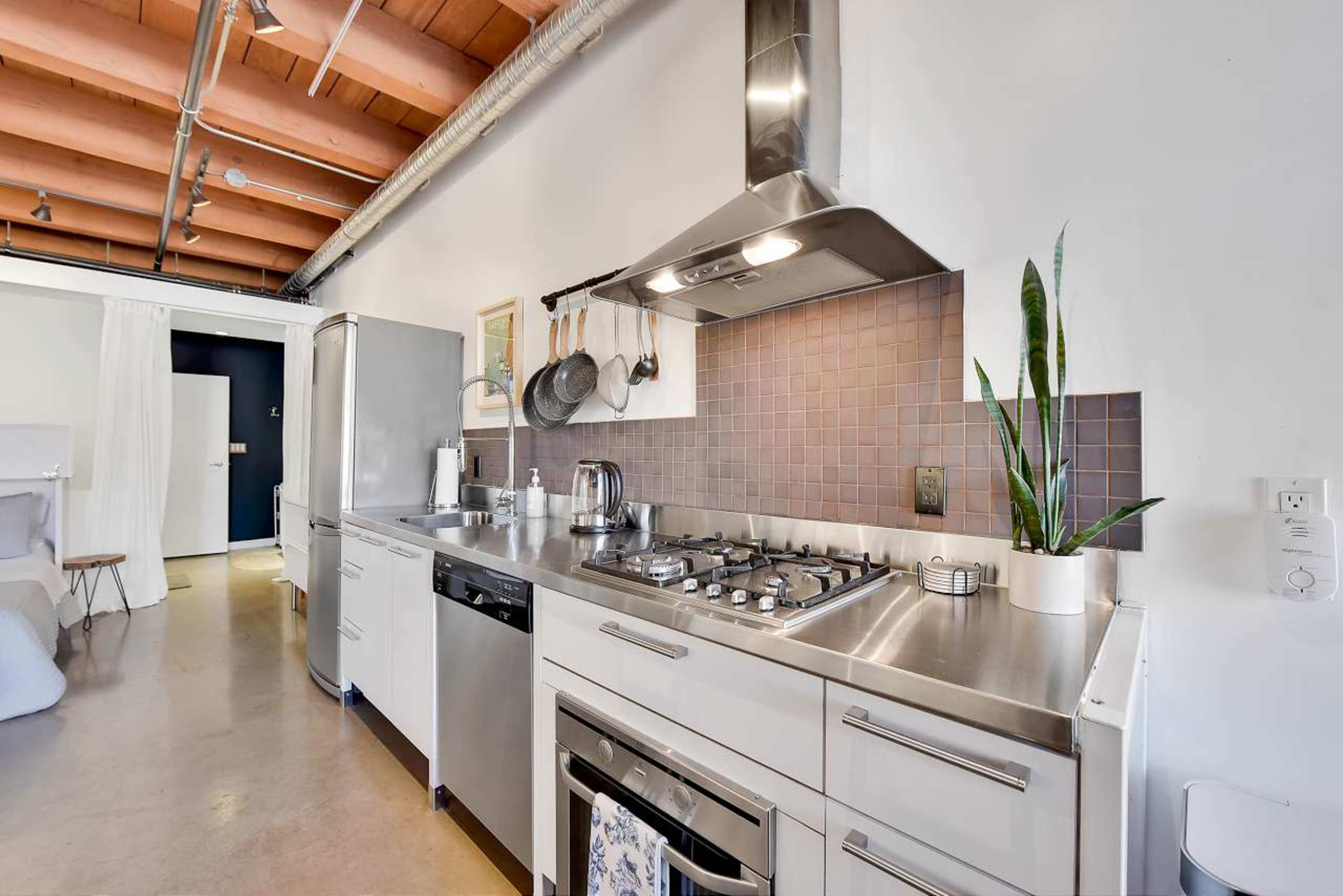 Open Concept Loft in Gastown Image in Downtown Eastside, Vancouver, BC