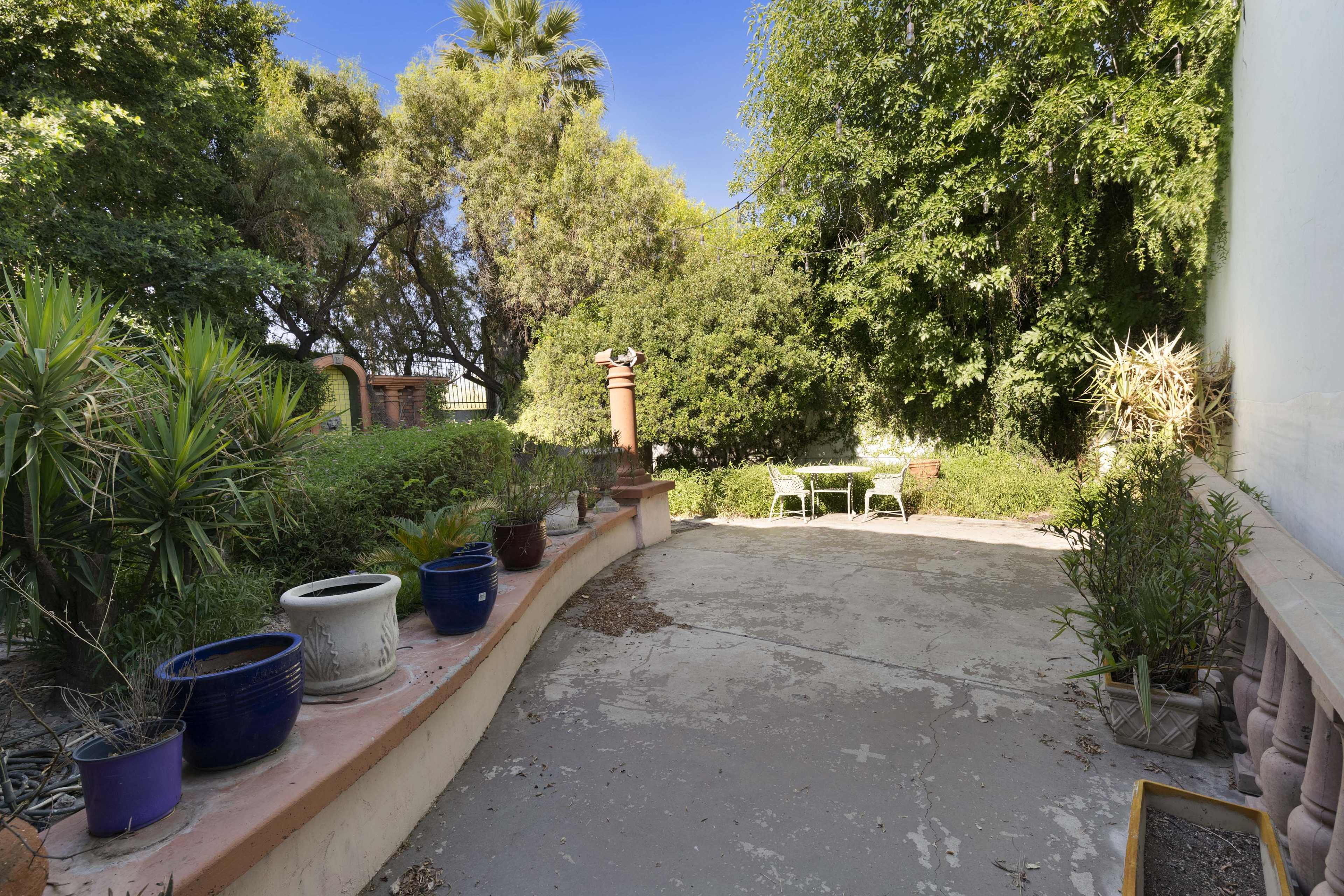 Charming Outdoor Garden for Photo and Video Productions Image in Encanto Village, Phoenix, AZ