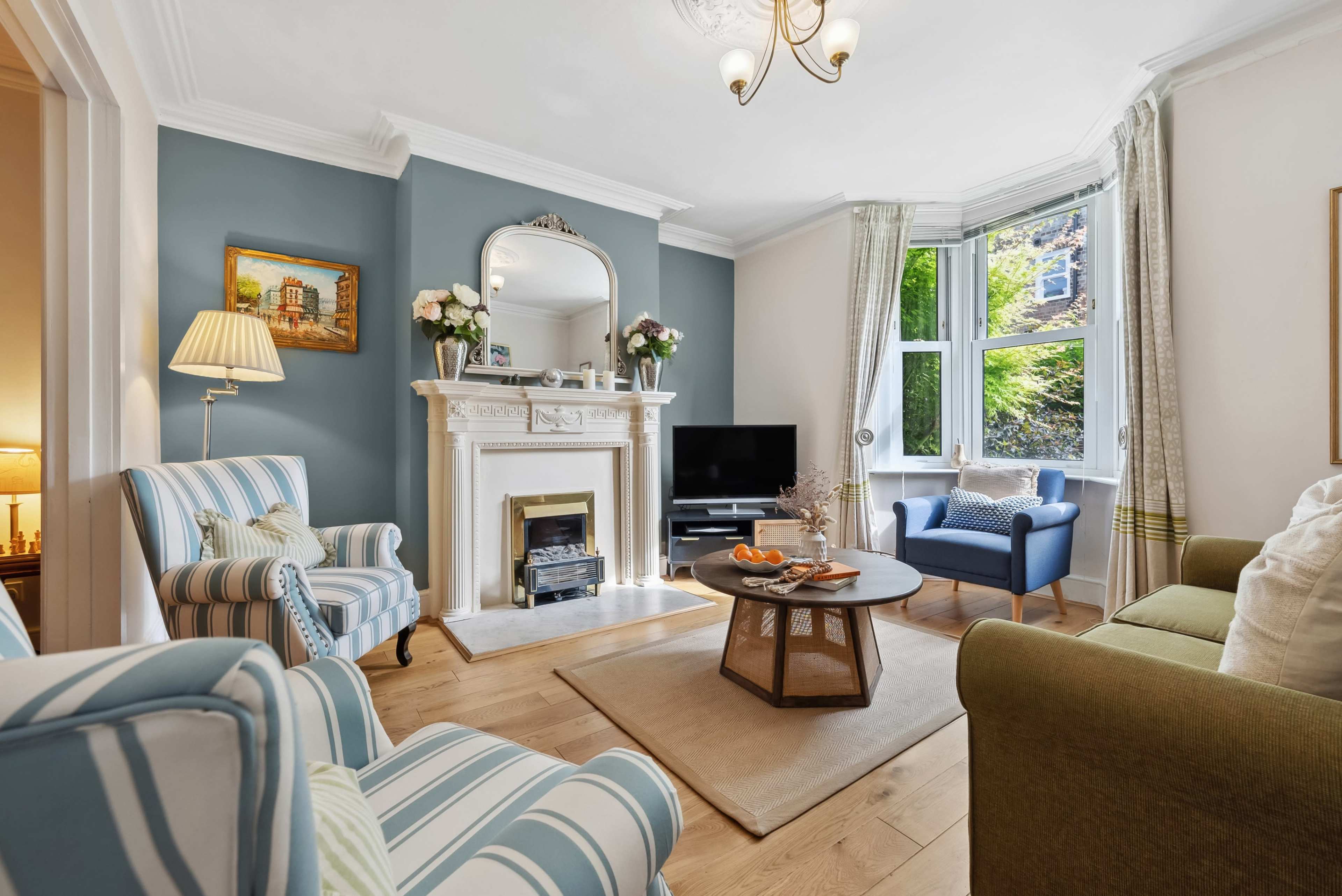 3-BR Stylish House, Sleeps 6 - Aylesbury Road Image in Winchester, Winchester, ENG