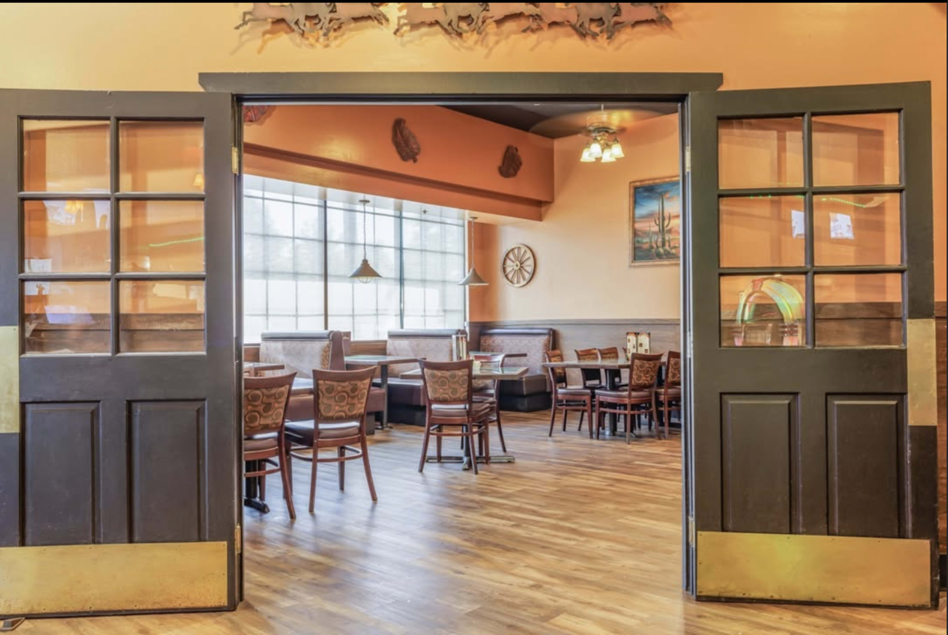 Beautiful Restaurant to Use for Your Meeting or Event! Image in Mission Grove, Riverside, CA
