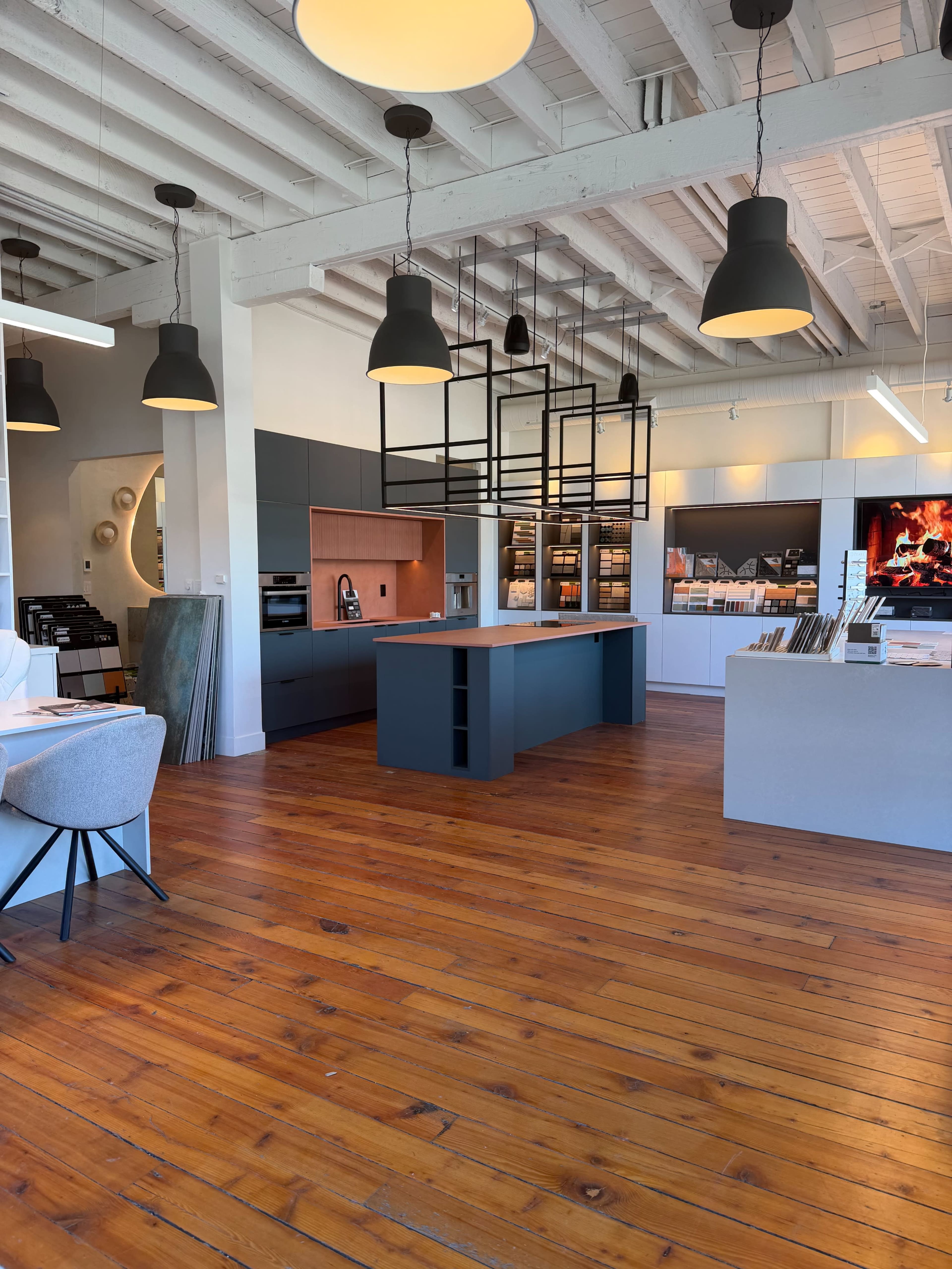 Contemporary Showroom Space - Ideal for Events and Meetings Image in Lochdale, Burnaby, BC