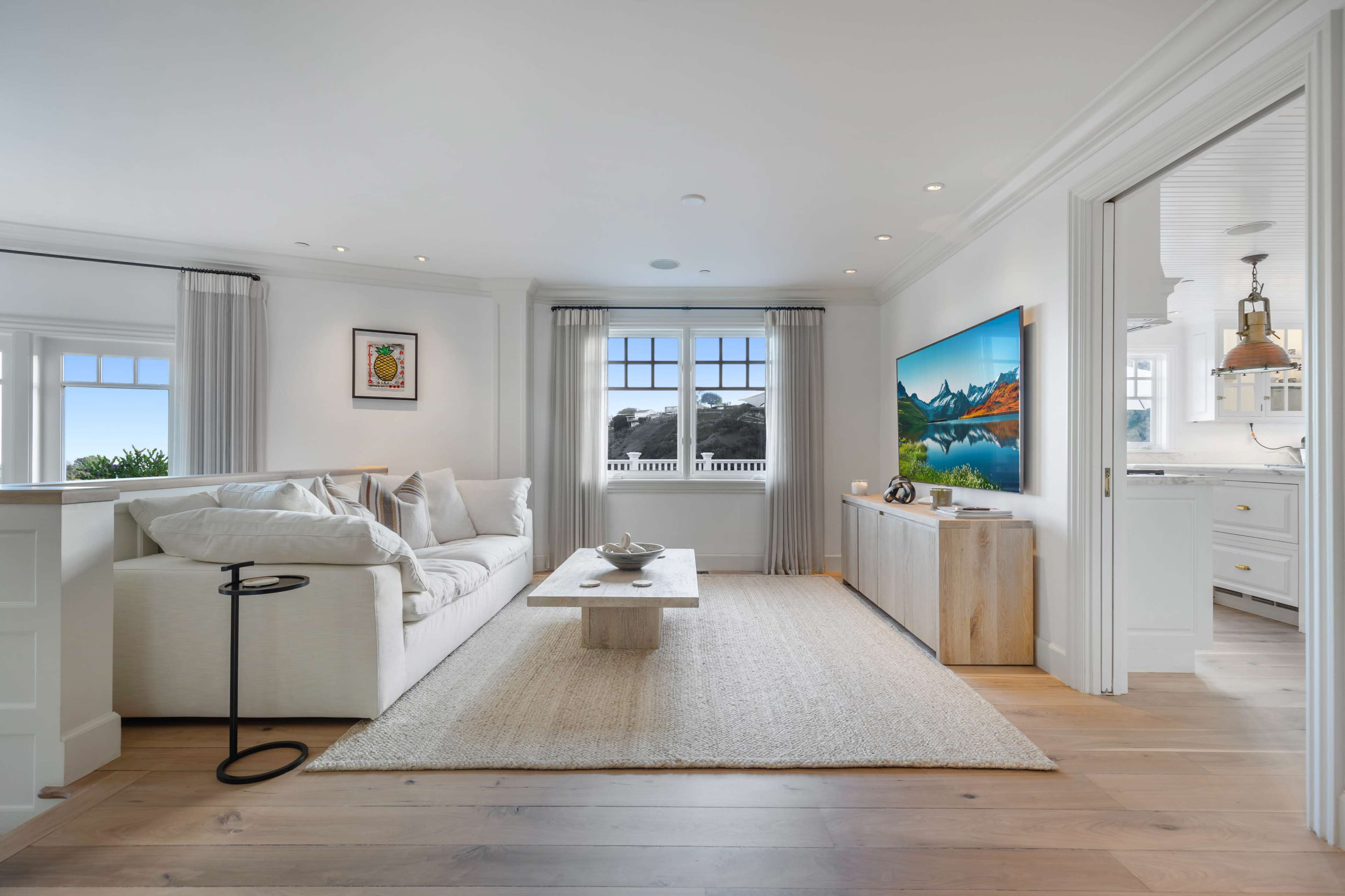 STRADELLA HIDEAWAY WHITEWOOD VERANDA Image in Bel Air, Los Angeles, CA