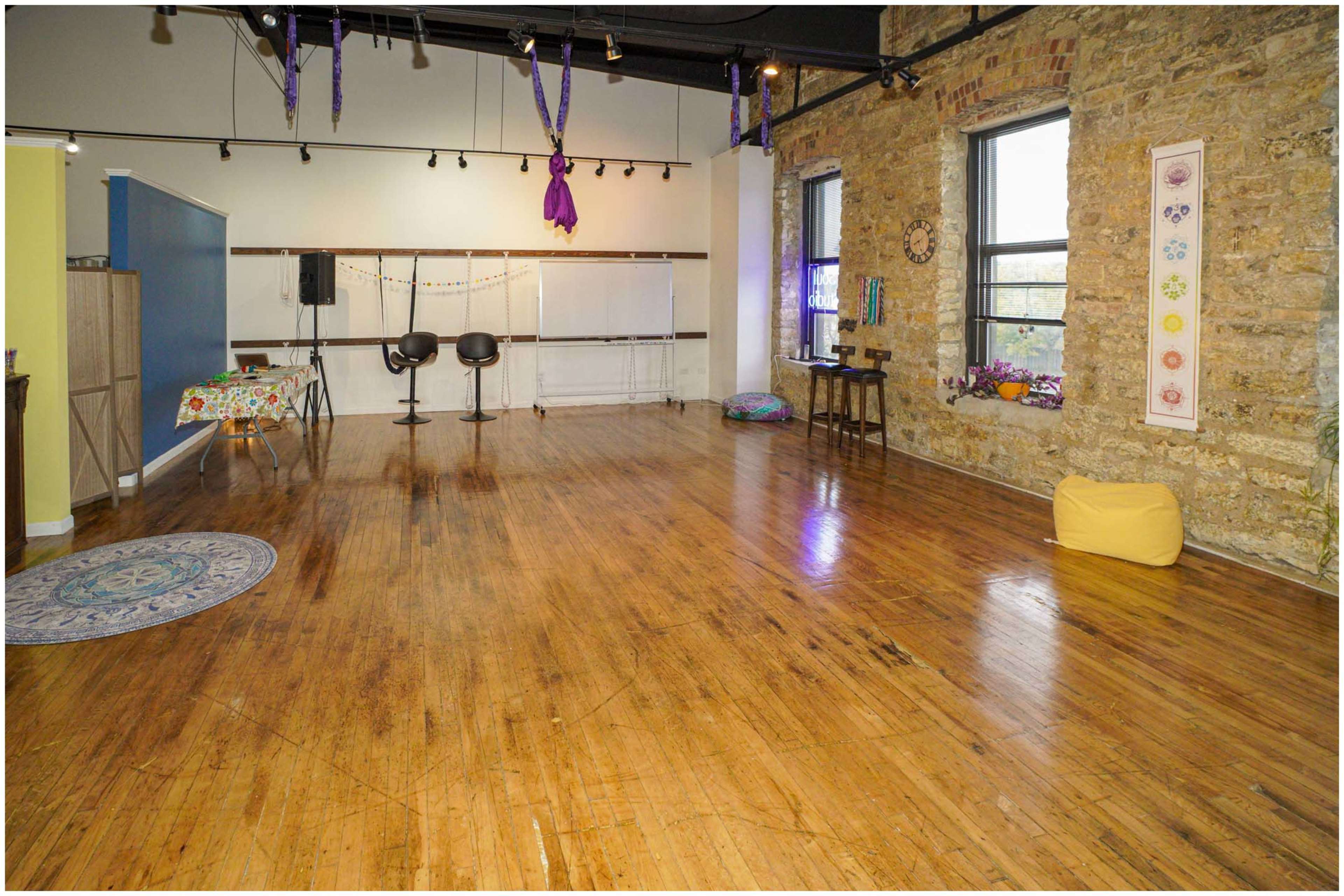 1100 Sq Foot Downtown Batavia Image in Batavia Township, Batavia, IL