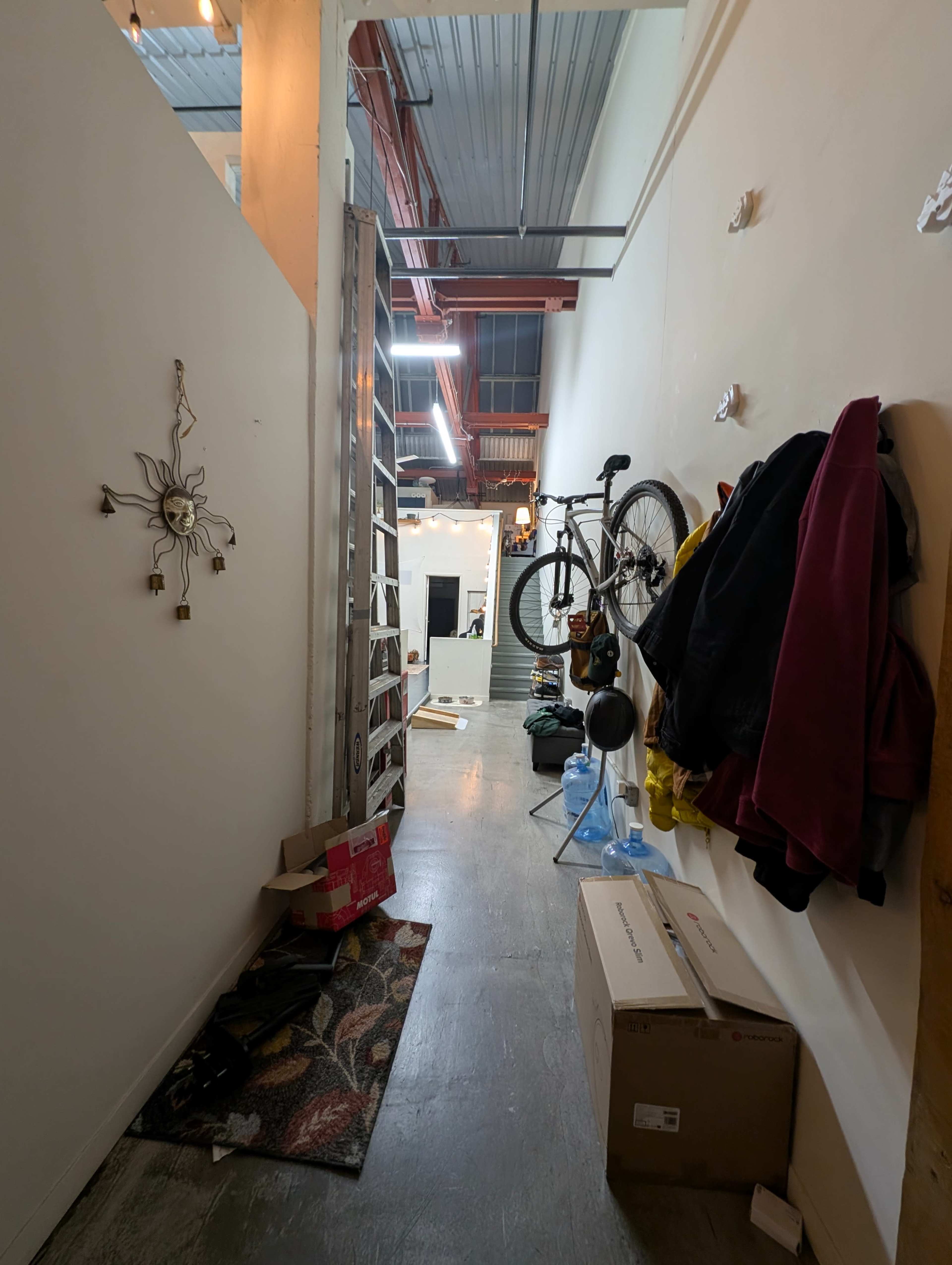 Industrial Loft space with 20+ foot high ceilings Image in Coliseum Industrial, Oakland, CA