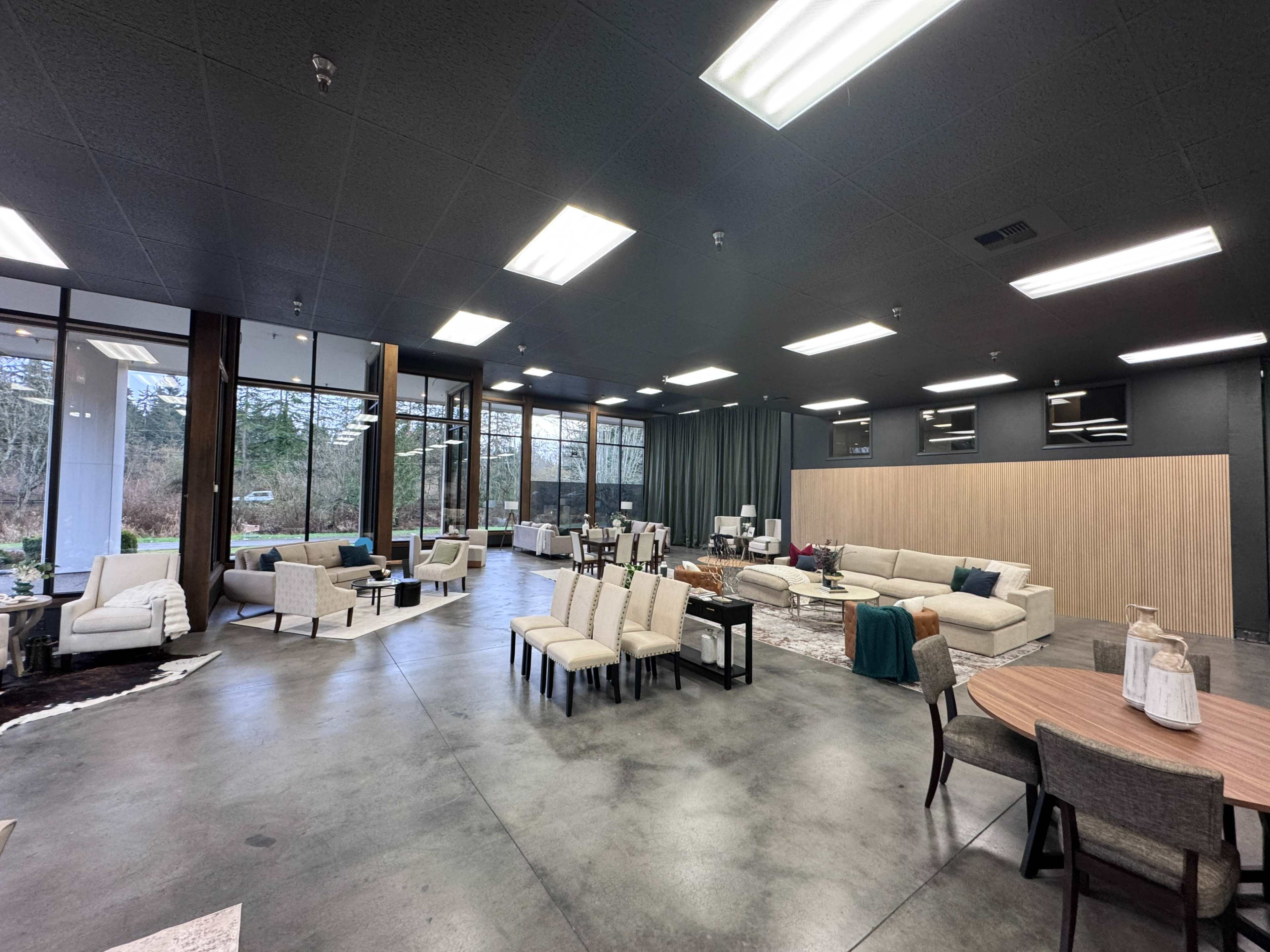 A Modern, spacious showroom with lots of nature light Image in Lynnwood, lynnwood, WA