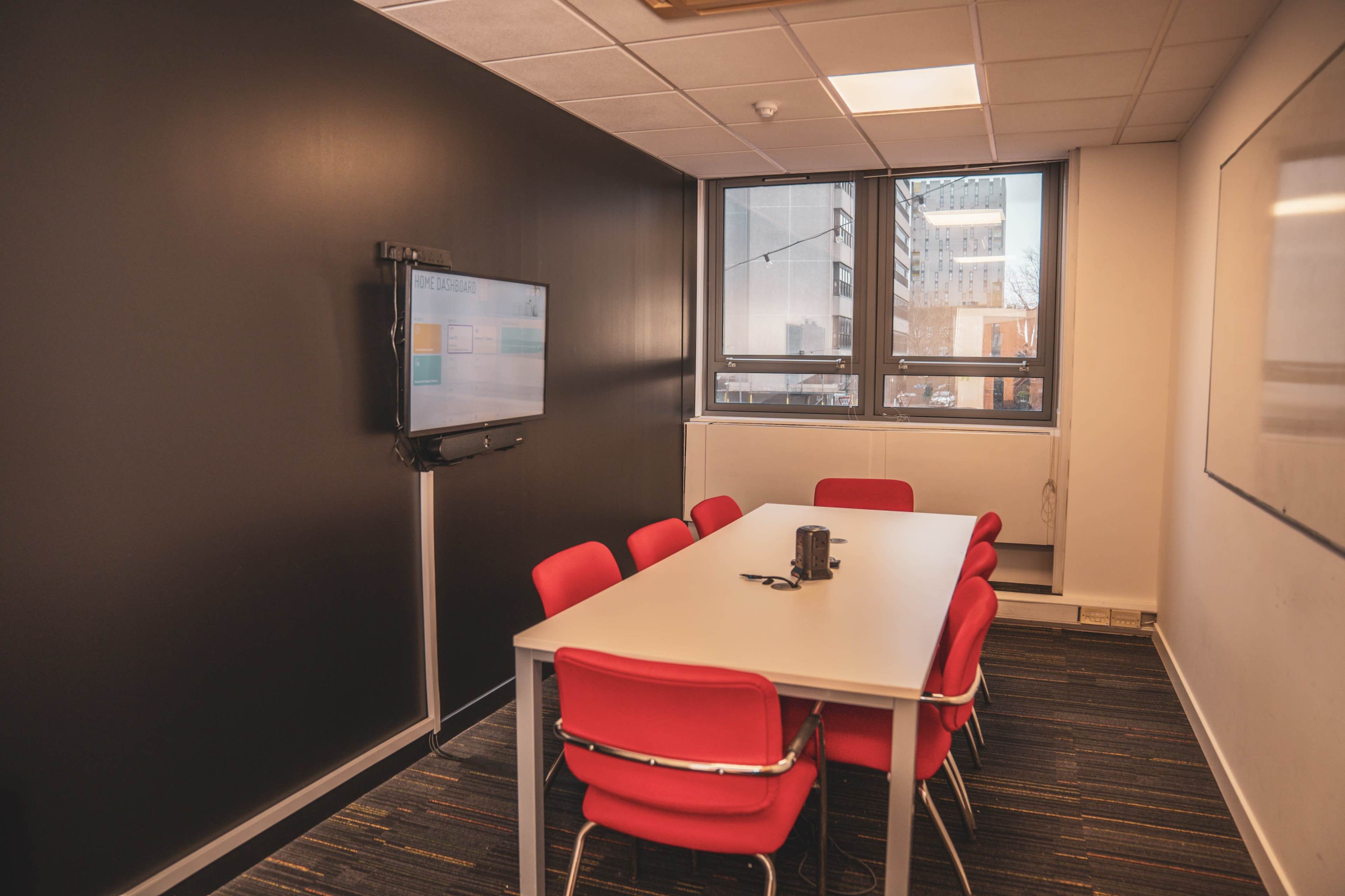 Meeting Room for up to 10 People in Barking Image in Barking, London, ENG