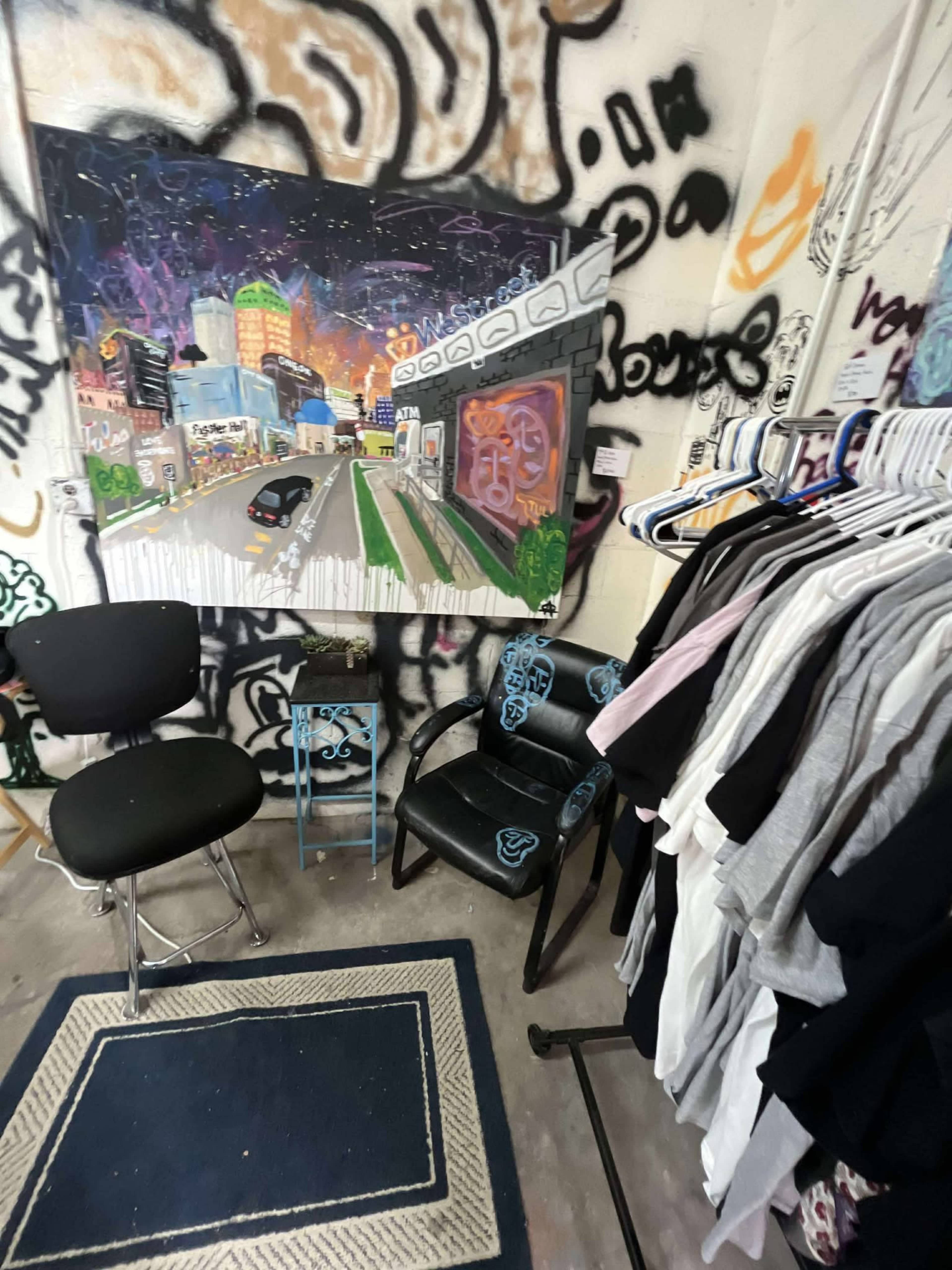 DOWNTOWN STUDIO GALLERY WITH LARGE PARKING SPACE Image in Harlow Creek, Tulsa, OK