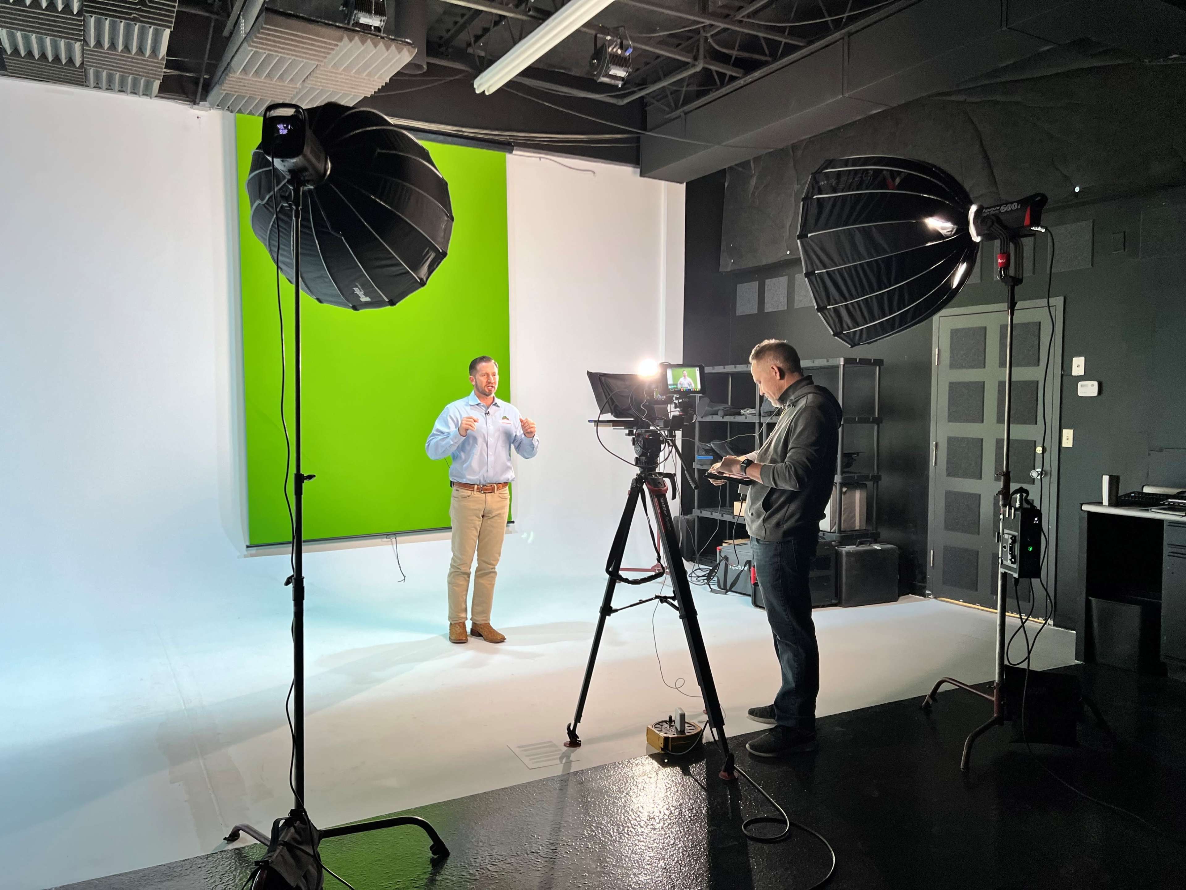 RGB Cyc Wall and Green Screen Soundstage in Lenexa Image in Lenexa, Lenexa, KS