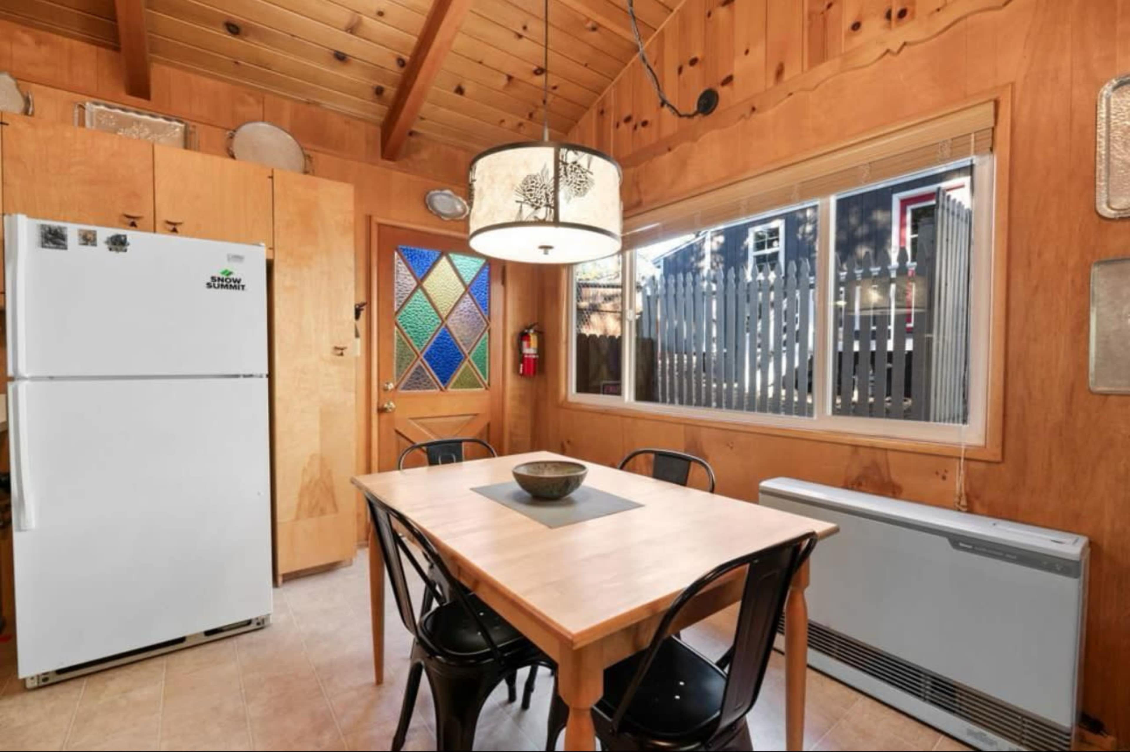 Spacious Sierra Style Cabin, Spa, Tree Views Image in Big Bear, Big Bear City, CA